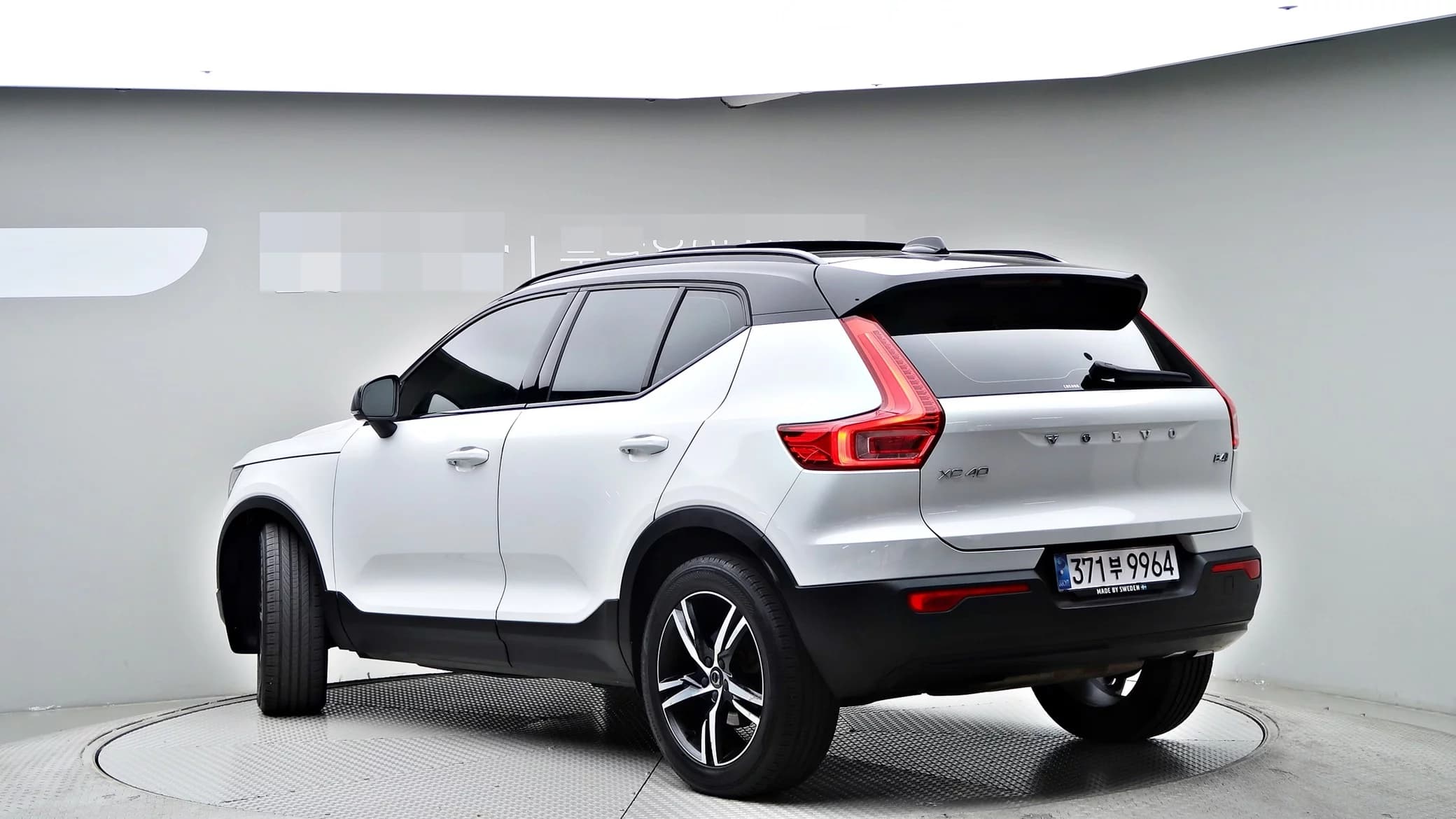 Volvo XC40 B4 R-Design, 2022 г. 100650 км. — фото 4