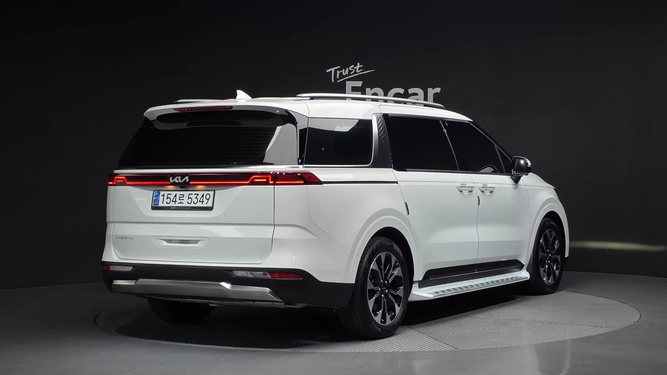 Kia Carnival Gasoline 7-Seater Signature, 2023 г. 49924 км. — фото 2
