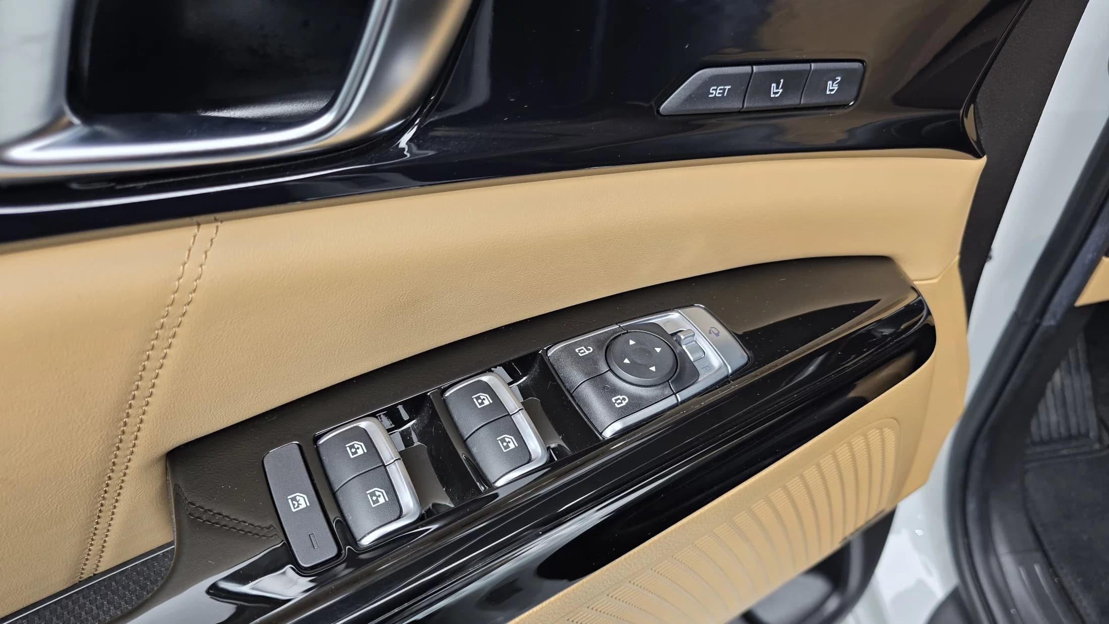 Kia Carnival Gasoline 7-Seater Signature, 2023 г. 49924 км. — фото 12