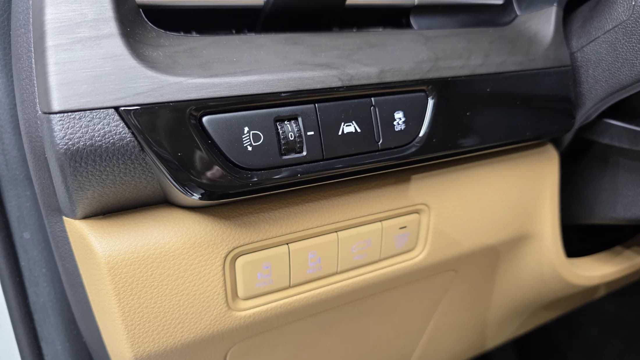 Kia Carnival Gasoline 7-Seater Signature, 2023 г. 49924 км. — фото 13