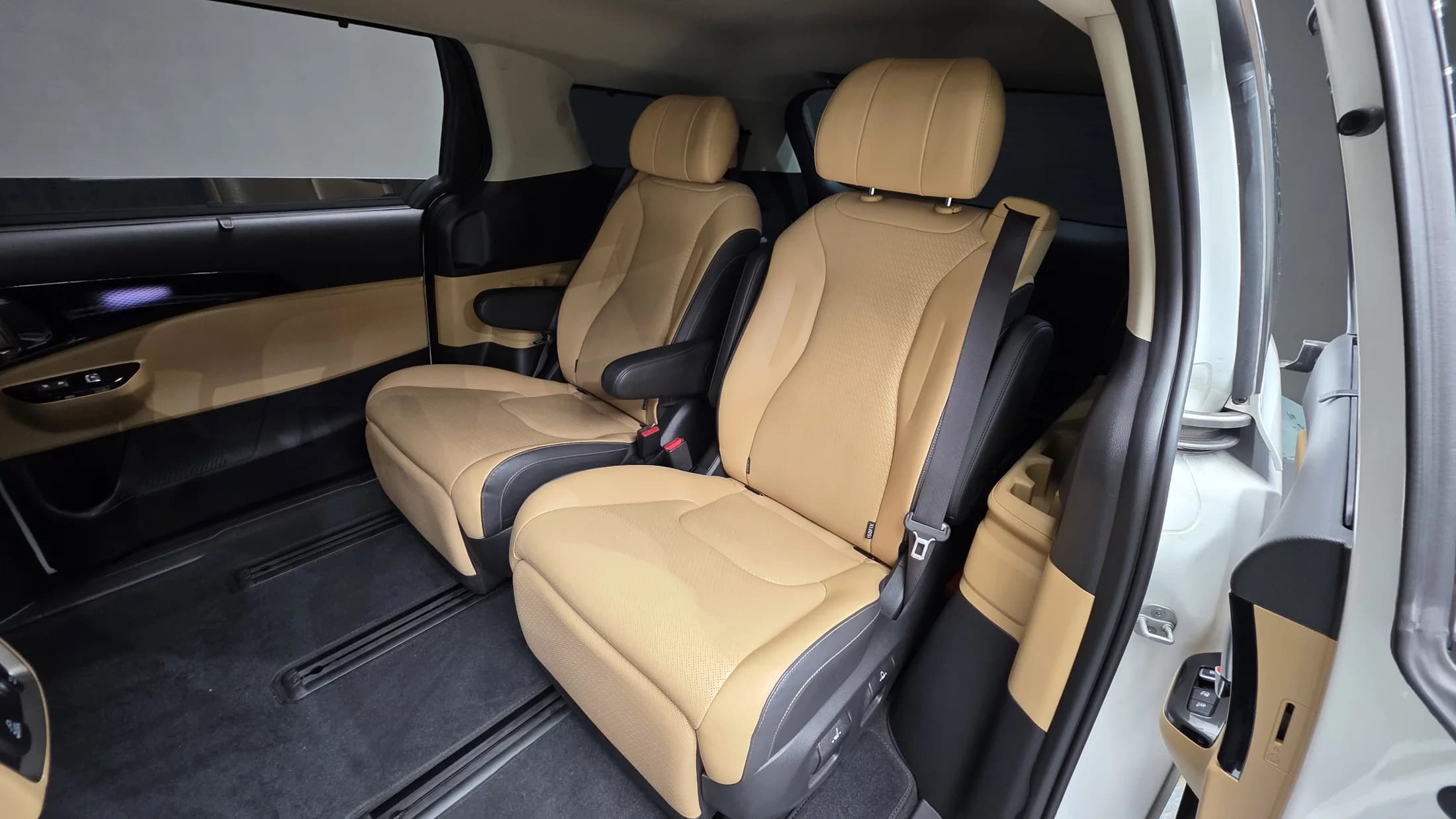 Kia Carnival Gasoline 7-Seater Signature, 2023 г. 49924 км. — фото 17