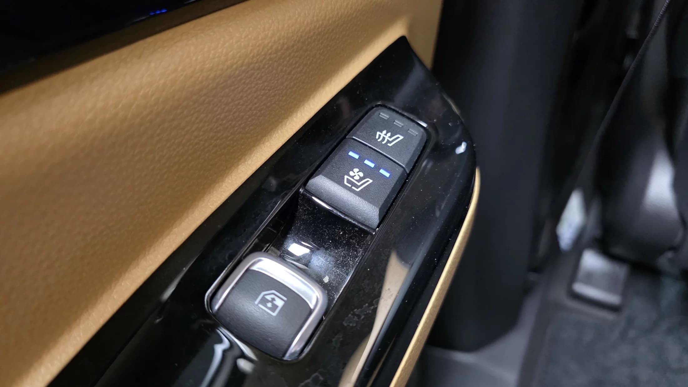 Kia Carnival Gasoline 7-Seater Signature, 2023 г. 49924 км. — фото 18
