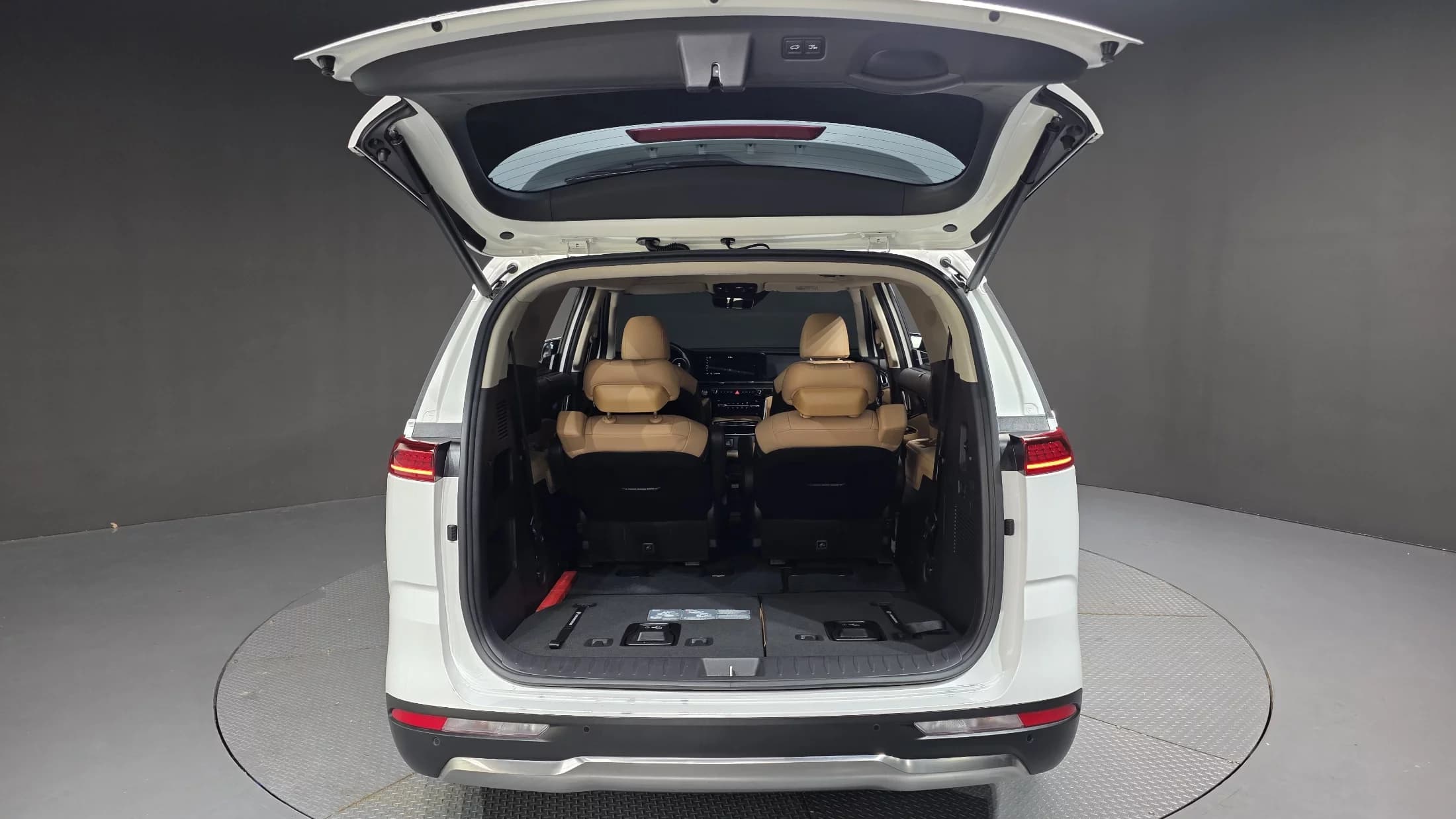 Kia Carnival Gasoline 7-Seater Signature, 2023 г. 49924 км. — фото 20