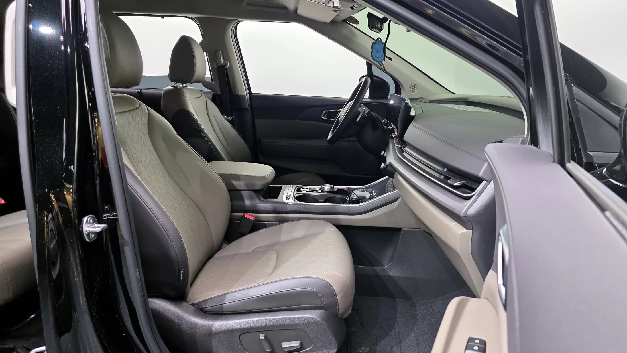 Kia Carnival 9-Seater Noblesse, 2024 г. 20277 км. — фото 11
