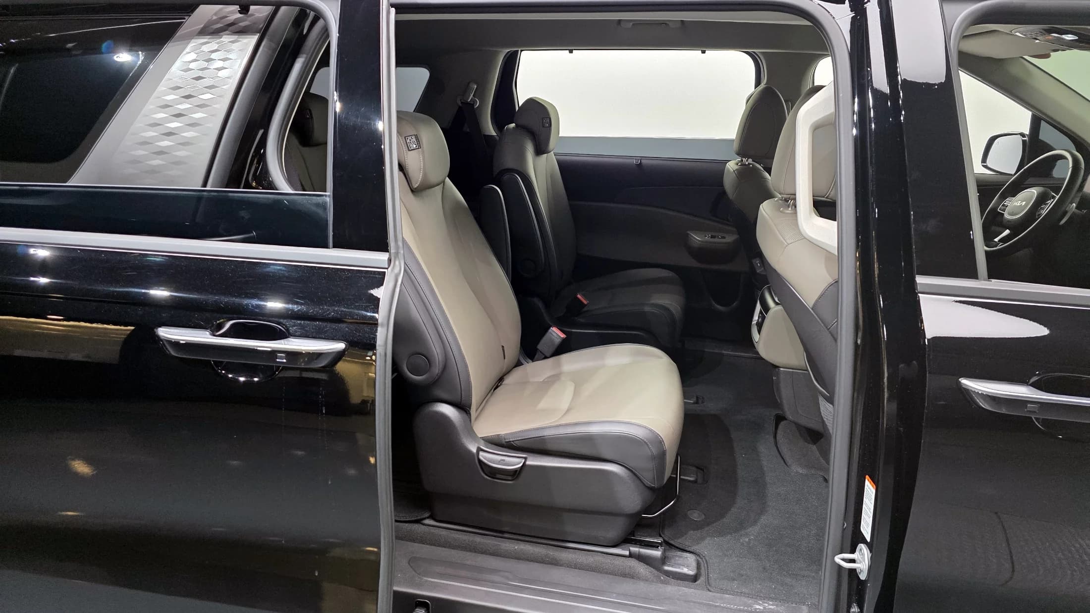 Kia Carnival 9-Seater Noblesse, 2024 г. 20277 км. — фото 12