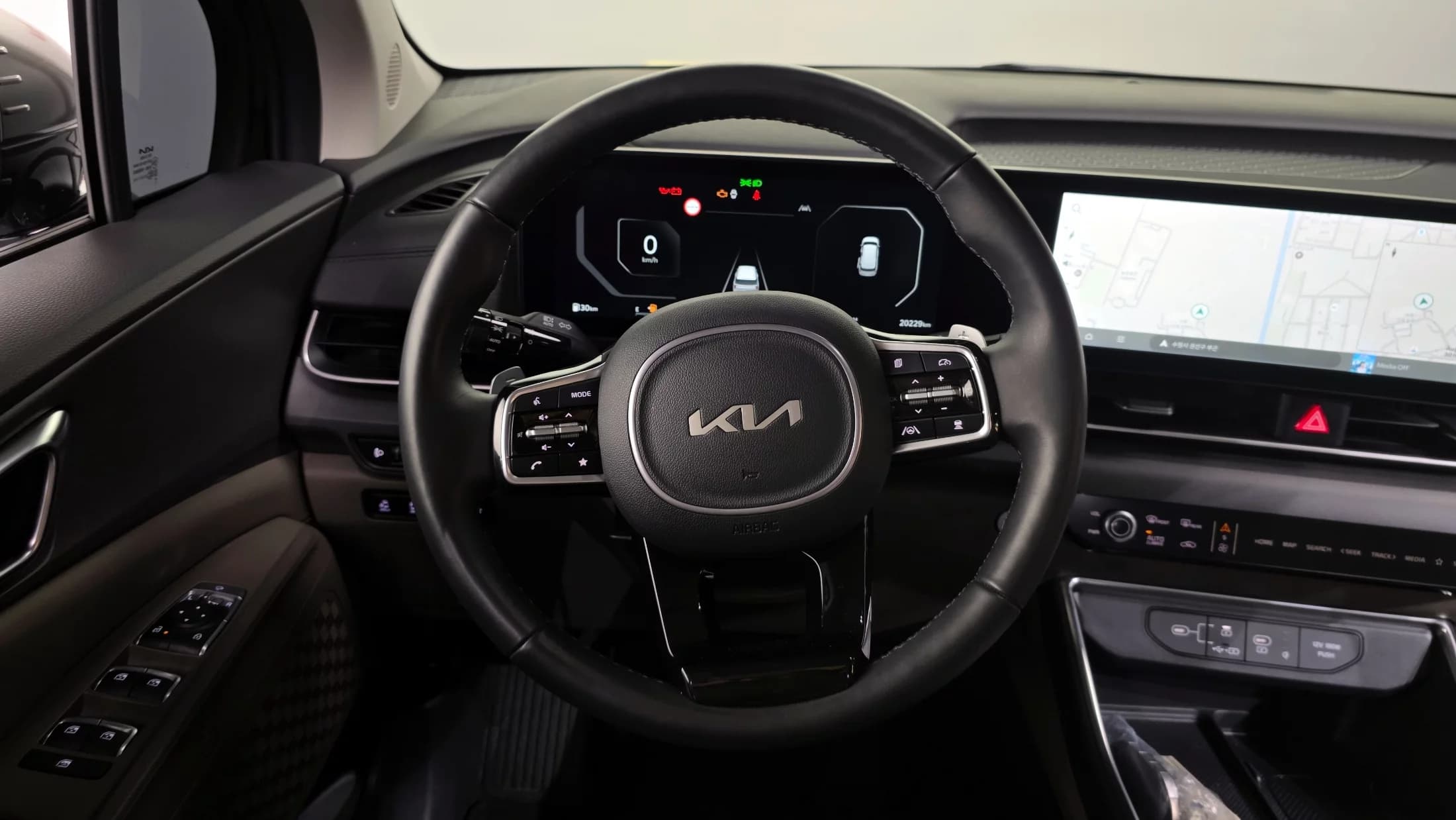Kia Carnival 9-Seater Noblesse, 2024 г. 20277 км. — фото 13