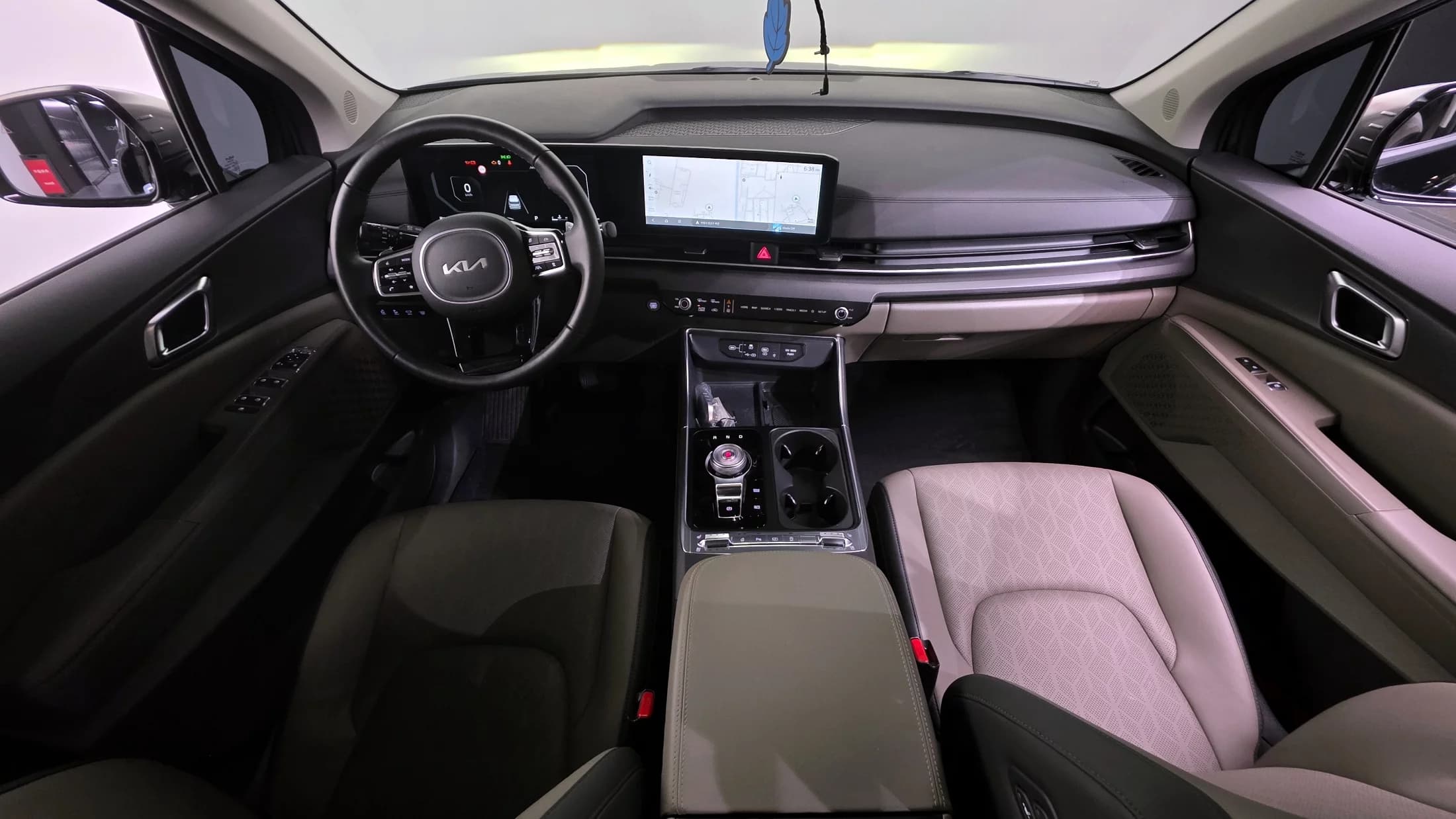 Kia Carnival 9-Seater Noblesse, 2024 г. 20277 км. — фото 7