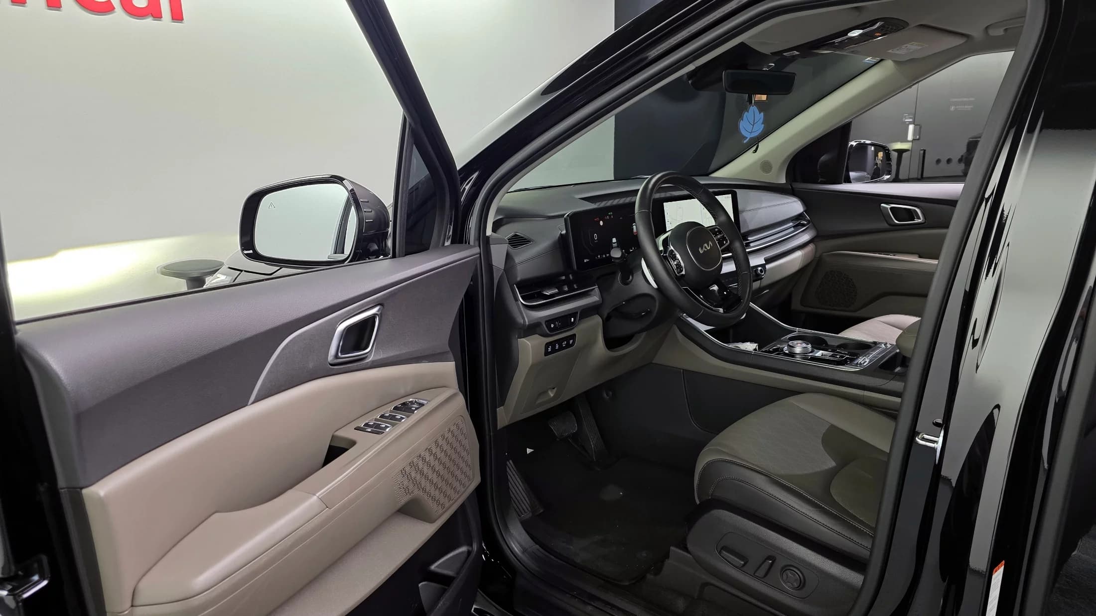 Kia Carnival 9-Seater Noblesse, 2024 г. 20277 км. — фото 10