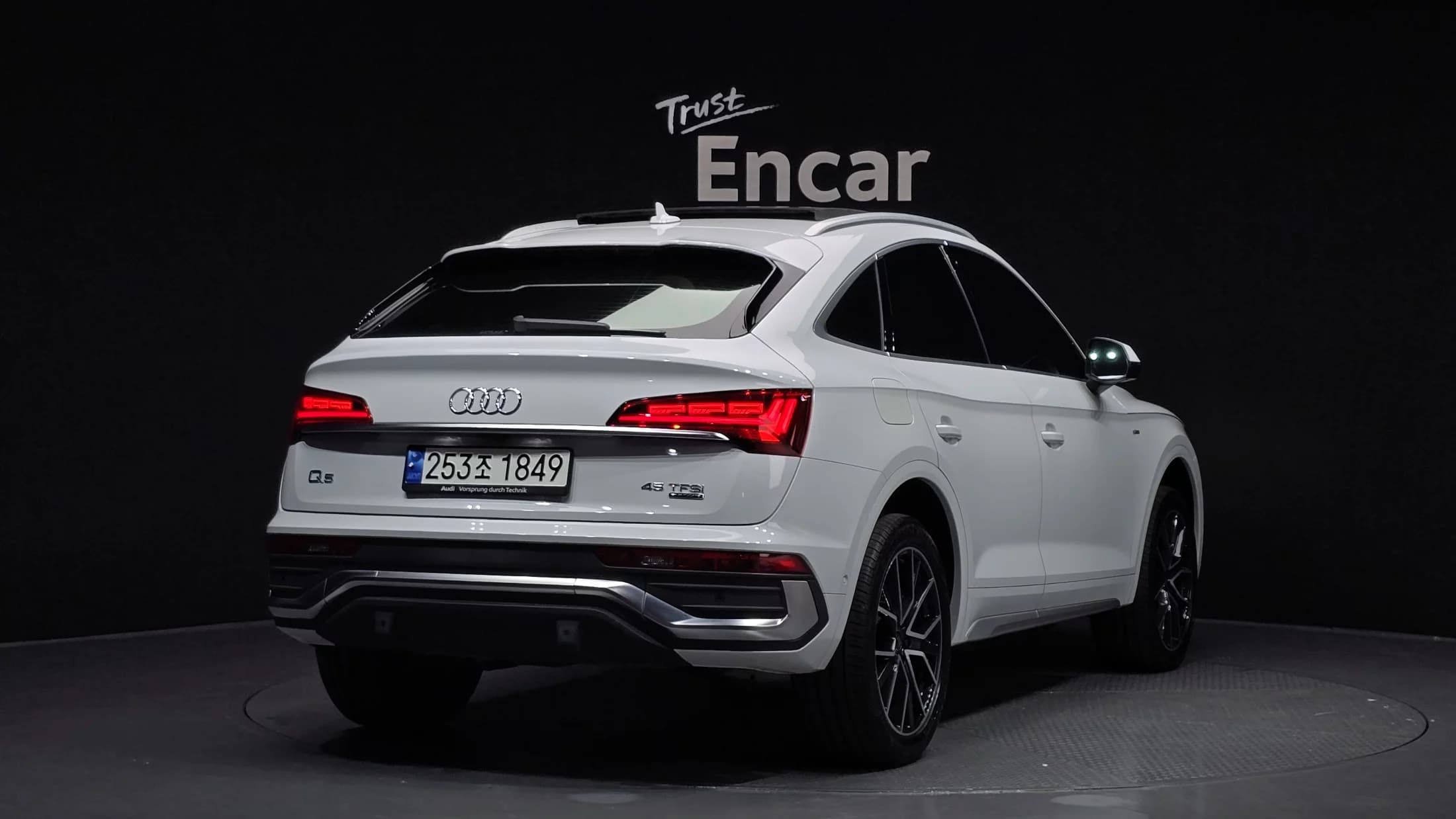 Audi Q5 45 TFSI Quattro Premium Sportback, 2023 г. 21492 км. — фото 2