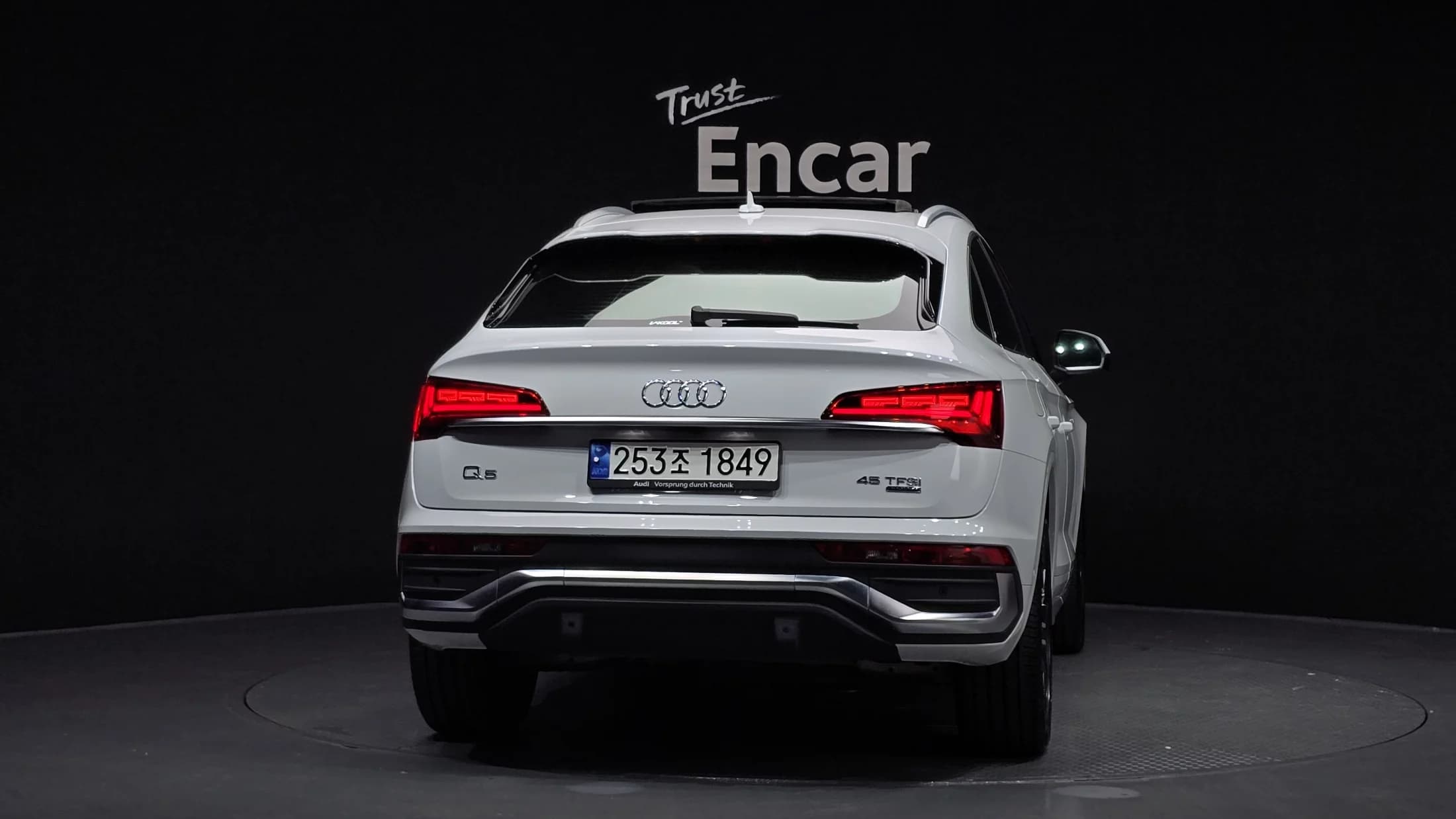 Audi Q5 45 TFSI Quattro Premium Sportback, 2023 г. 21492 км. — фото 4