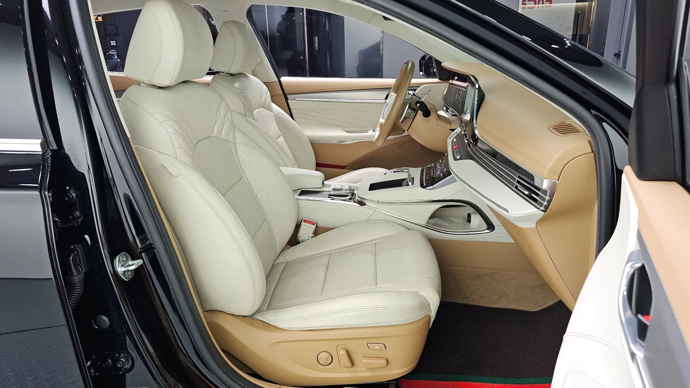 Hyundai Grandeur 2.5 Calligraphy, 2022 г. 105501 км. — фото 10