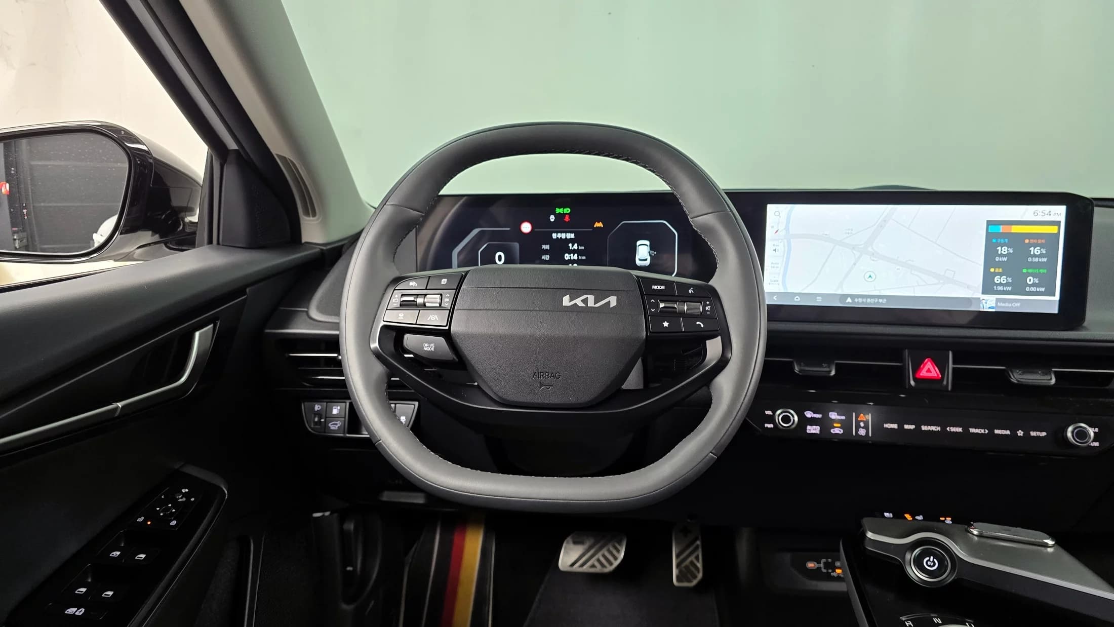 Kia EV6 Long Range 2WD Air, электромобиль, 2024 г. 17435 км. — фото 13