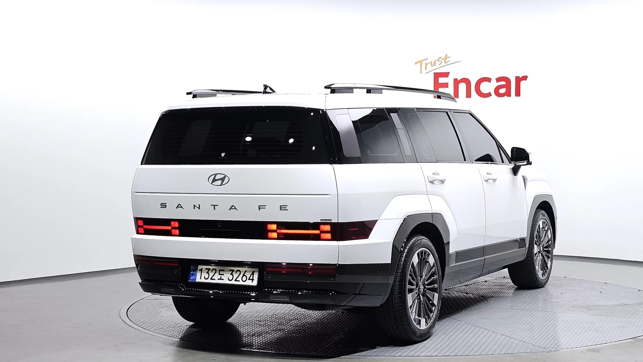 Hyundai Santa Fe HEV 1.6 4WD Calligraphy, гибрид, 2023 г. 24725 км. — фото 2
