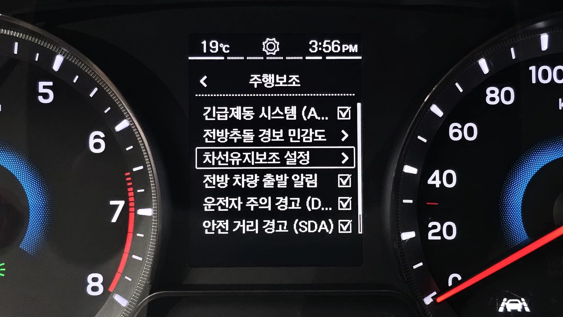 SsangYong TIBOLI Gasoline 1.5 2WD V3, 2021 г. 91555 км. — фото 16