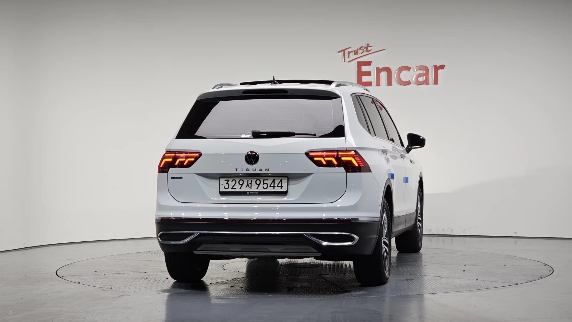 Volkswagen TIGUAN 2.0 TSI Prestige, 2023 г. 25737 км. — фото 3