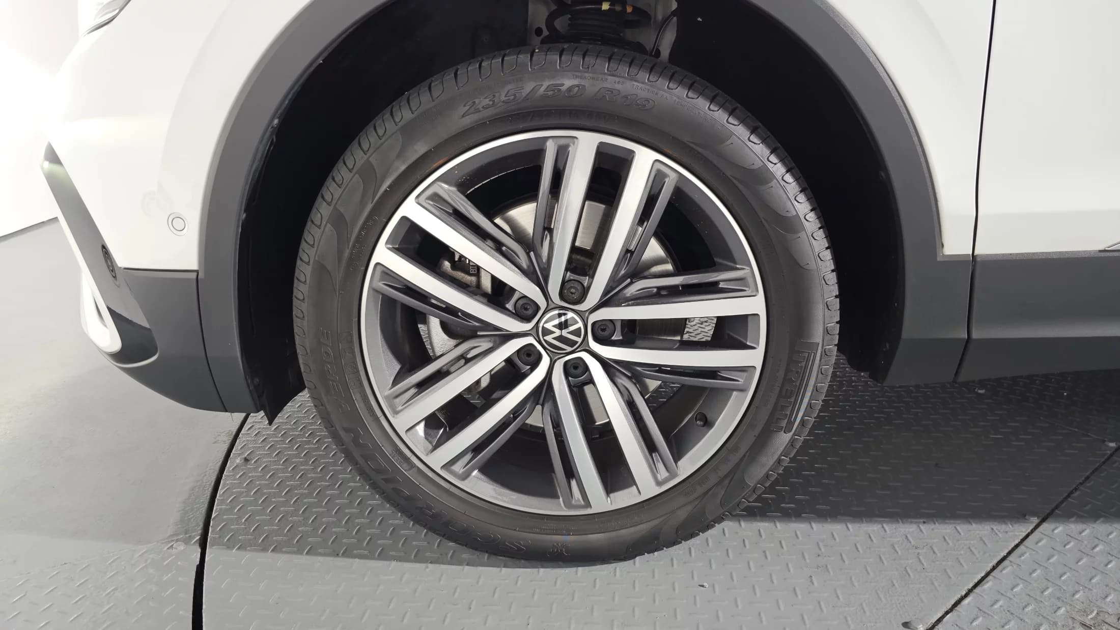 Volkswagen TIGUAN 2.0 TSI Prestige, 2023 г. 25737 км. — фото 4