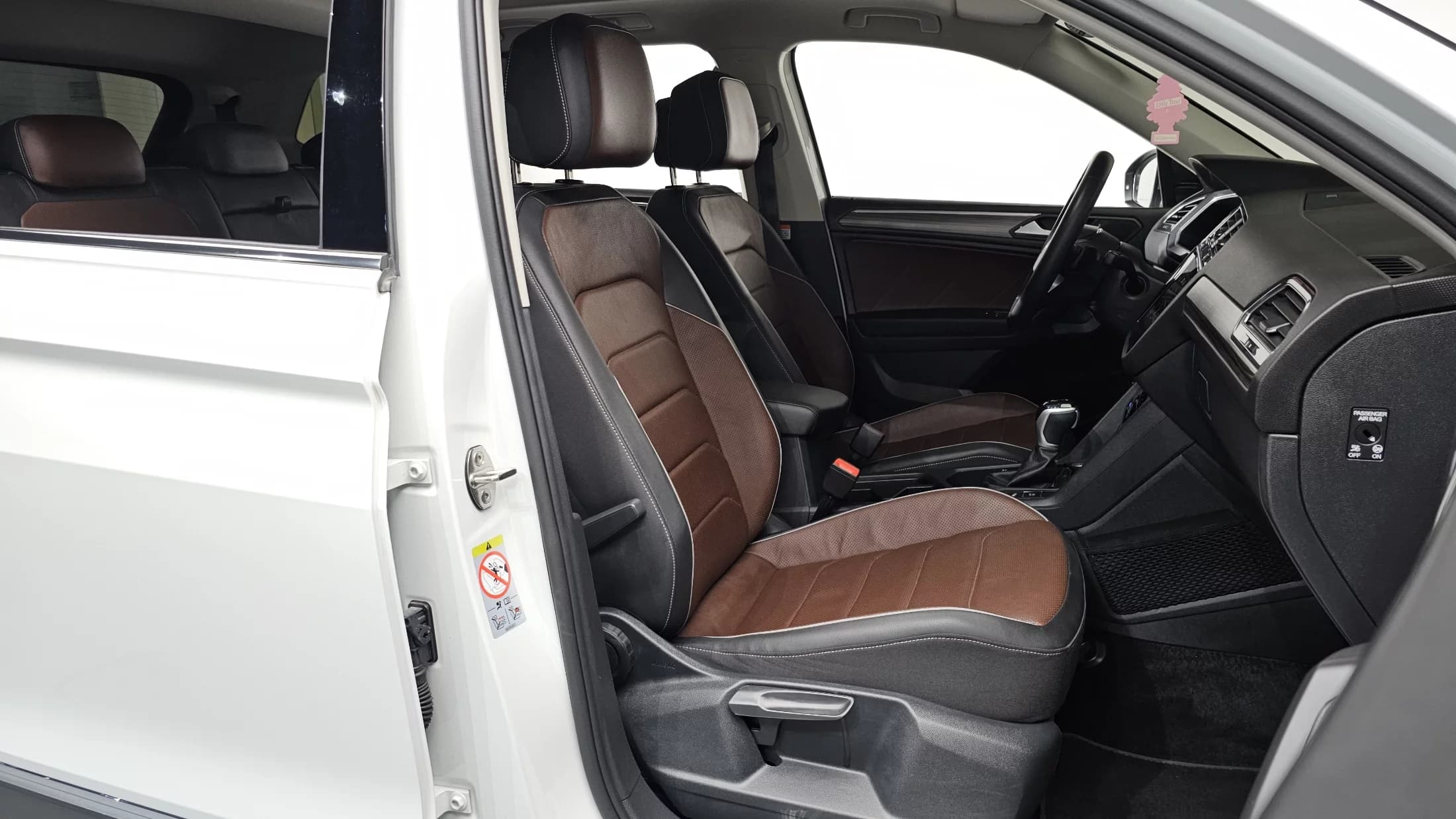Volkswagen TIGUAN 2.0 TSI Prestige, 2023 г. 25737 км. — фото 9