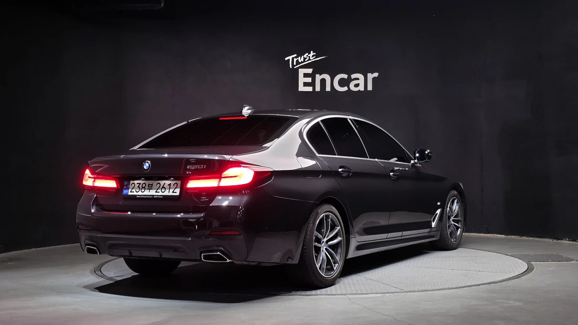 BMW 5-Series 520i M Sport, 2021 г. 27399 км. — фото 2