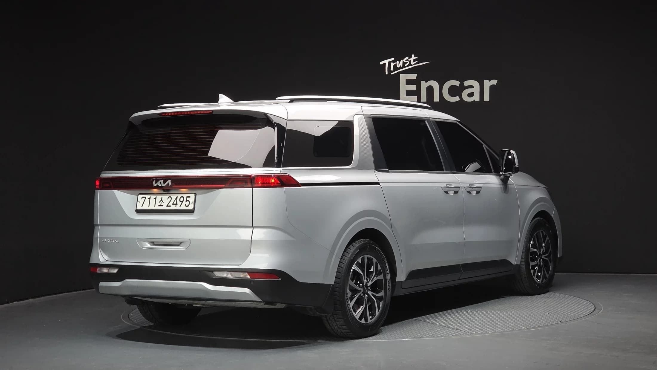 Kia Carnival 11-Seater Prestige, 2022 г. 71596 км. — фото 2