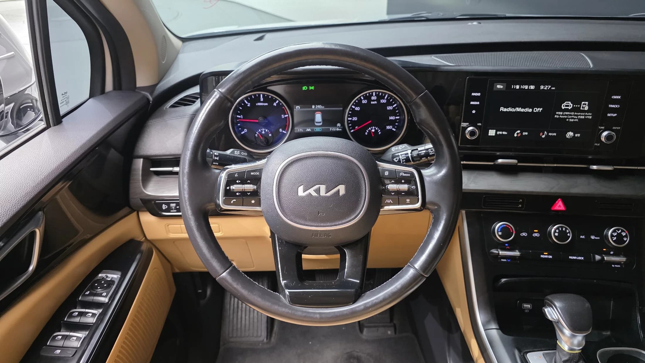 Kia Carnival 11-Seater Prestige, 2022 г. 71596 км. — фото 13