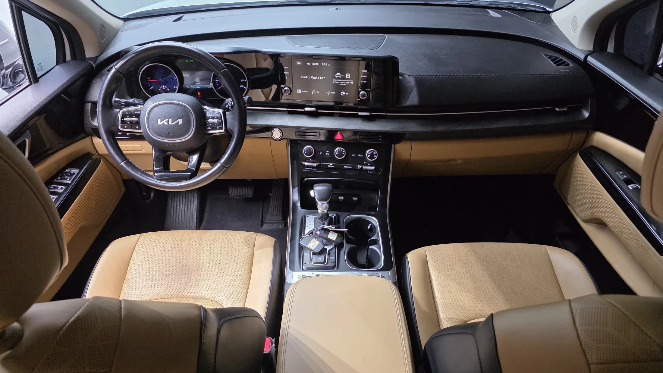 Kia Carnival 11-Seater Prestige, 2022 г. 71596 км. — фото 7