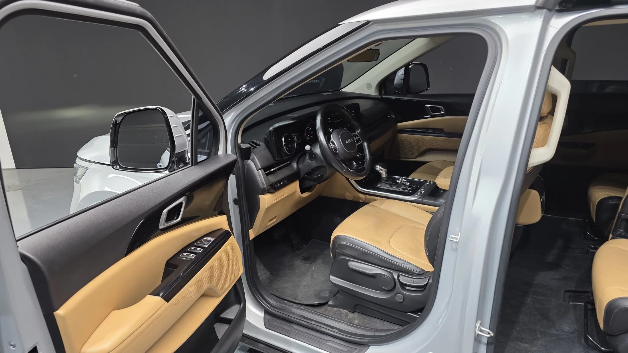 Kia Carnival 11-Seater Prestige, 2022 г. 71596 км. — фото 10