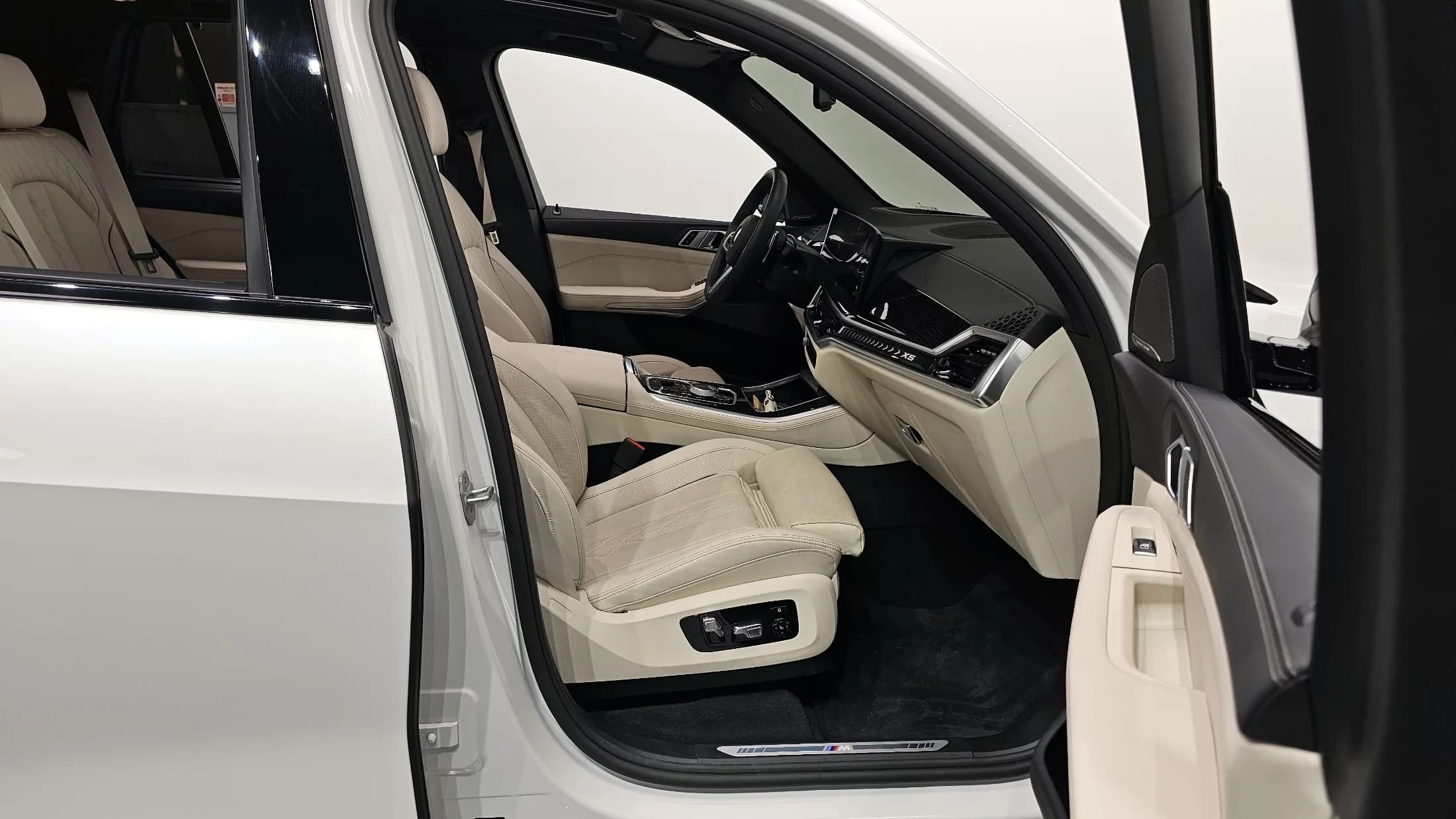 BMW X5 xDrive 30d M Sport, 2025 г. 15140 км. — фото 11