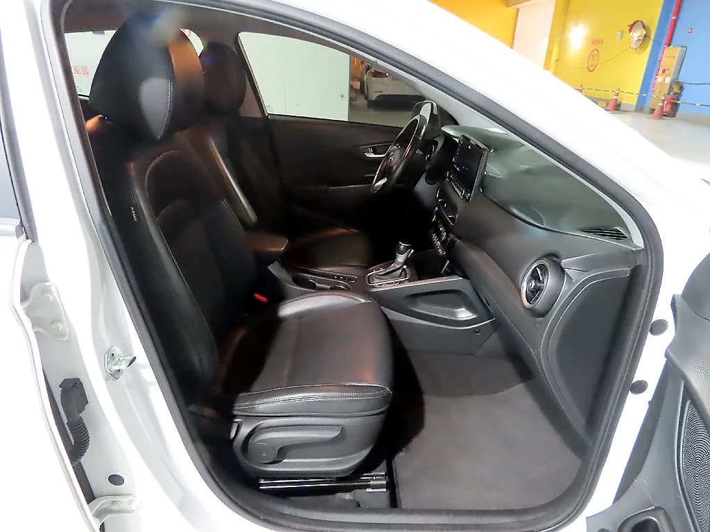 Hyundai Kona Gasoline 2.0 2WD Smart, 2022 г. 120330 км. — фото 12