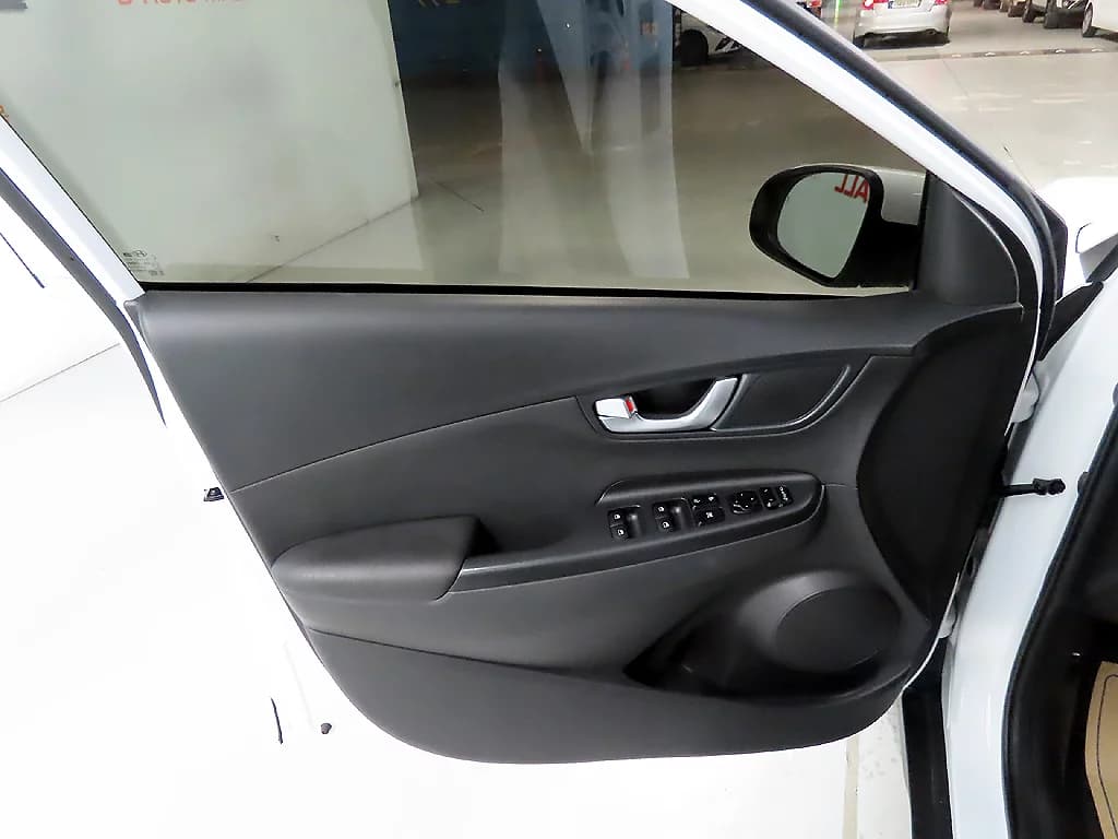 Hyundai Kona Gasoline 2.0 2WD Smart, 2022 г. 120330 км. — фото 15