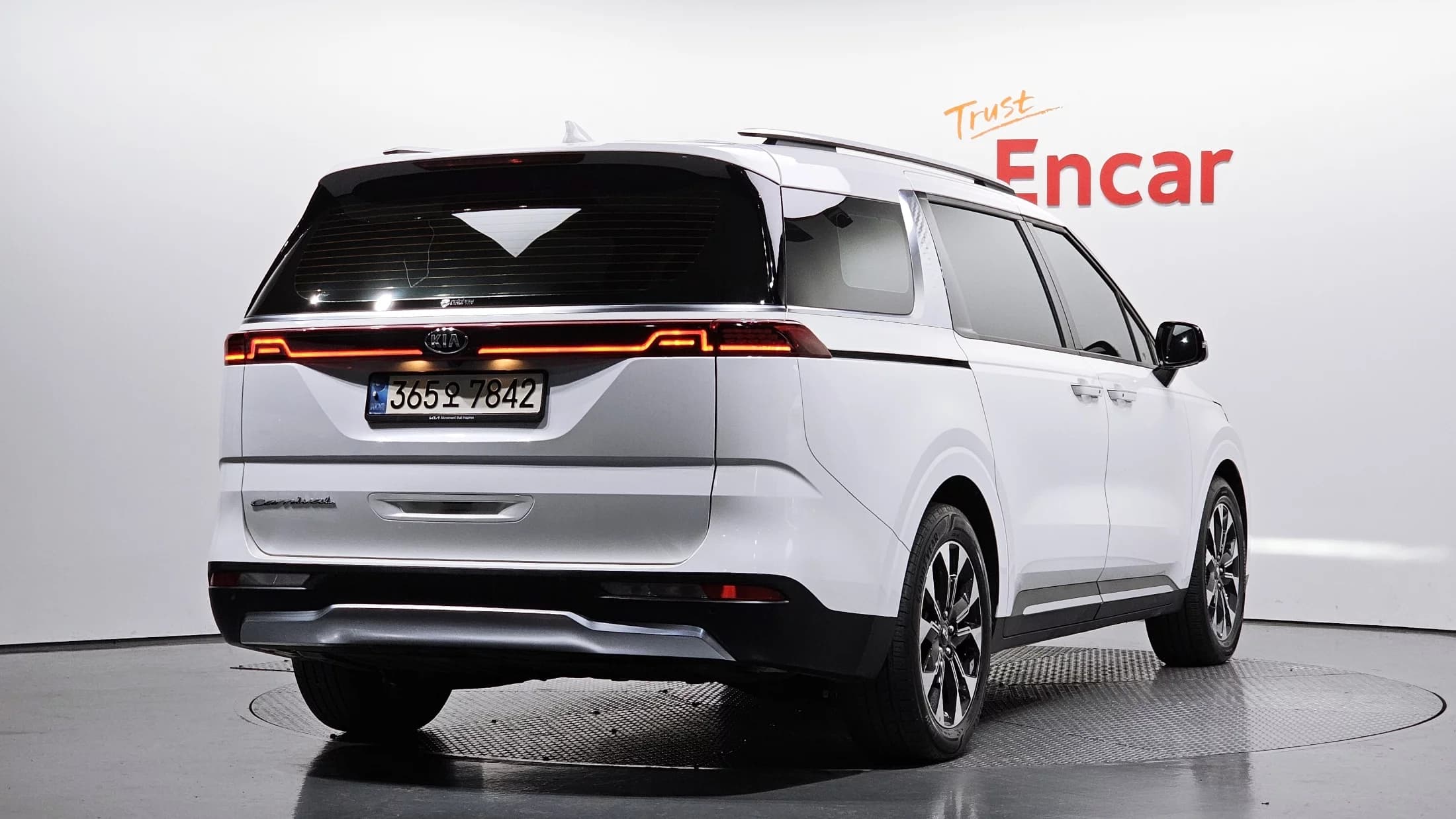 Kia Carnival 9-Seater Noblesse, 2021 г. 49520 км. — фото 2