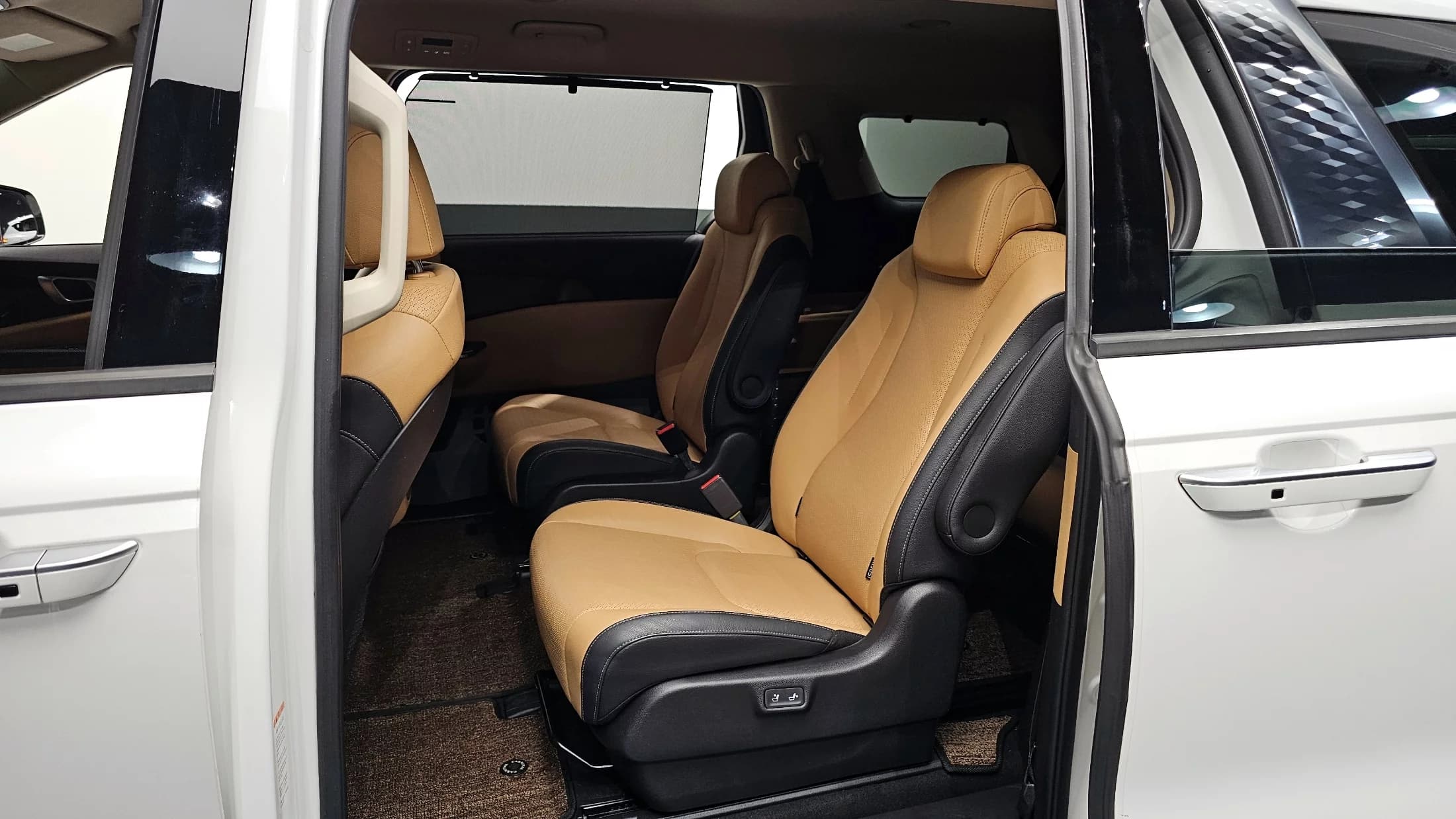 Kia Carnival 9-Seater Noblesse, 2021 г. 49520 км. — фото 12