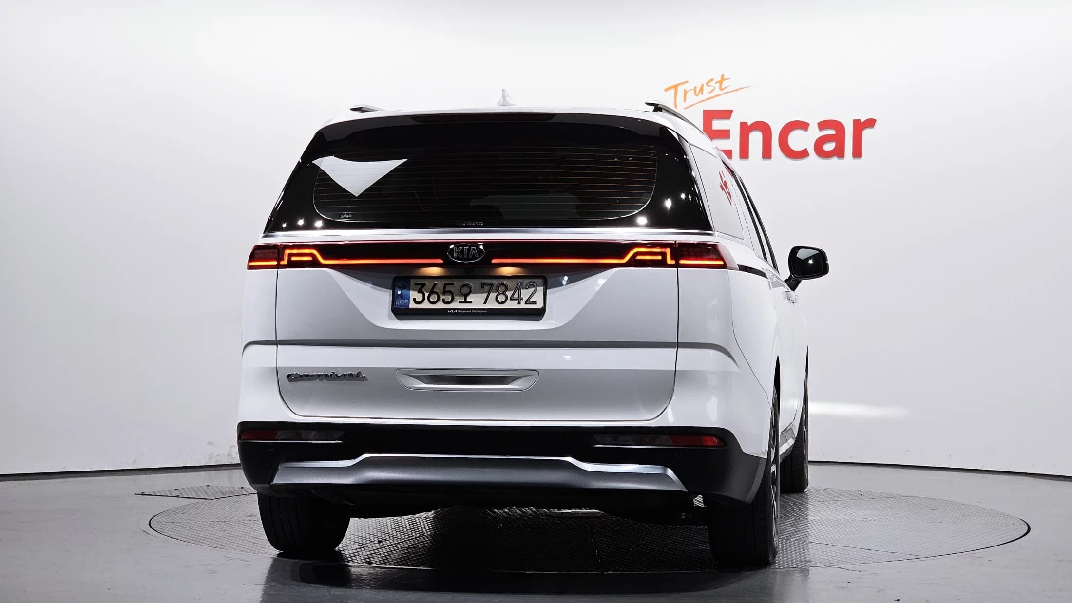 Kia Carnival 9-Seater Noblesse, 2021 г. 49520 км. — фото 4