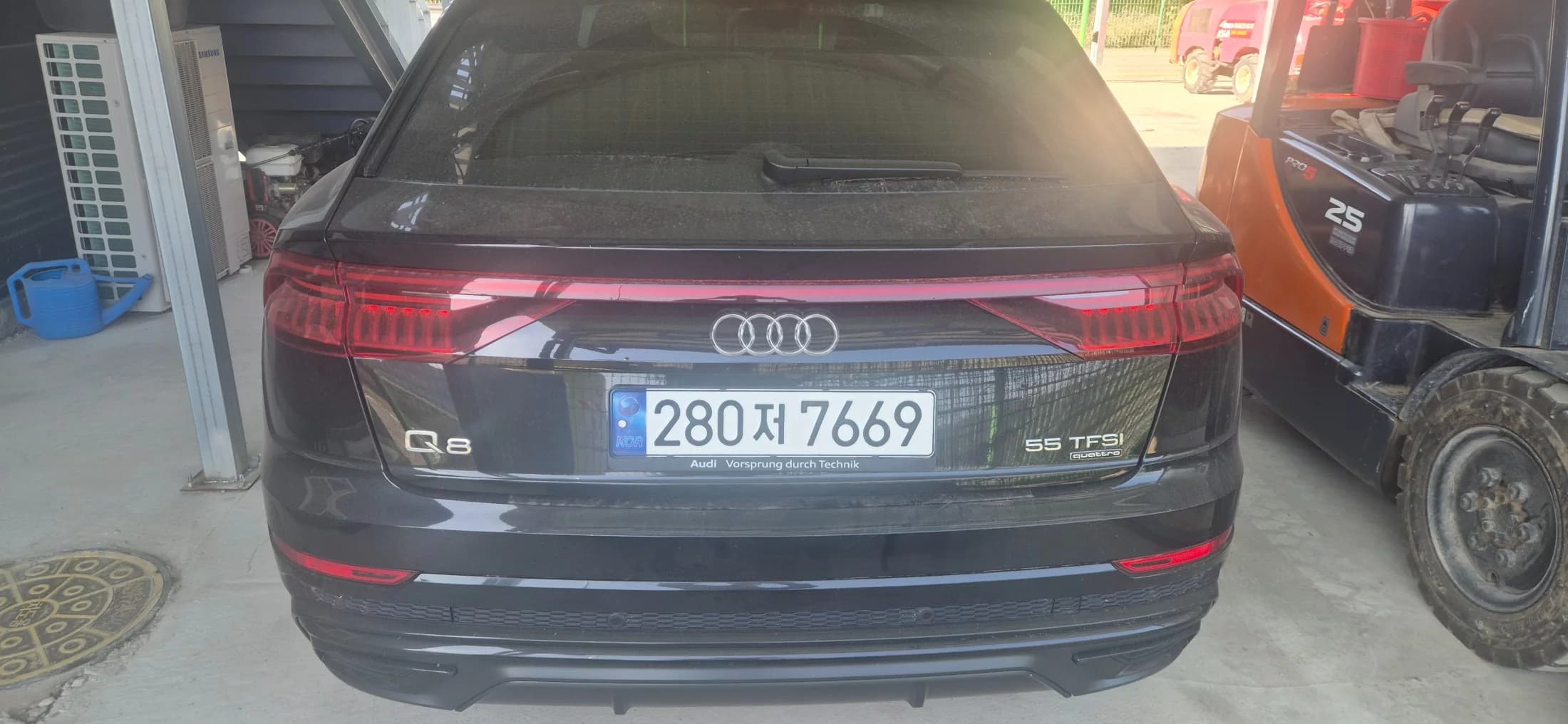 Audi Q8 55 TFSI Quattro Premium, 2023 г. 15057 км. — фото 4