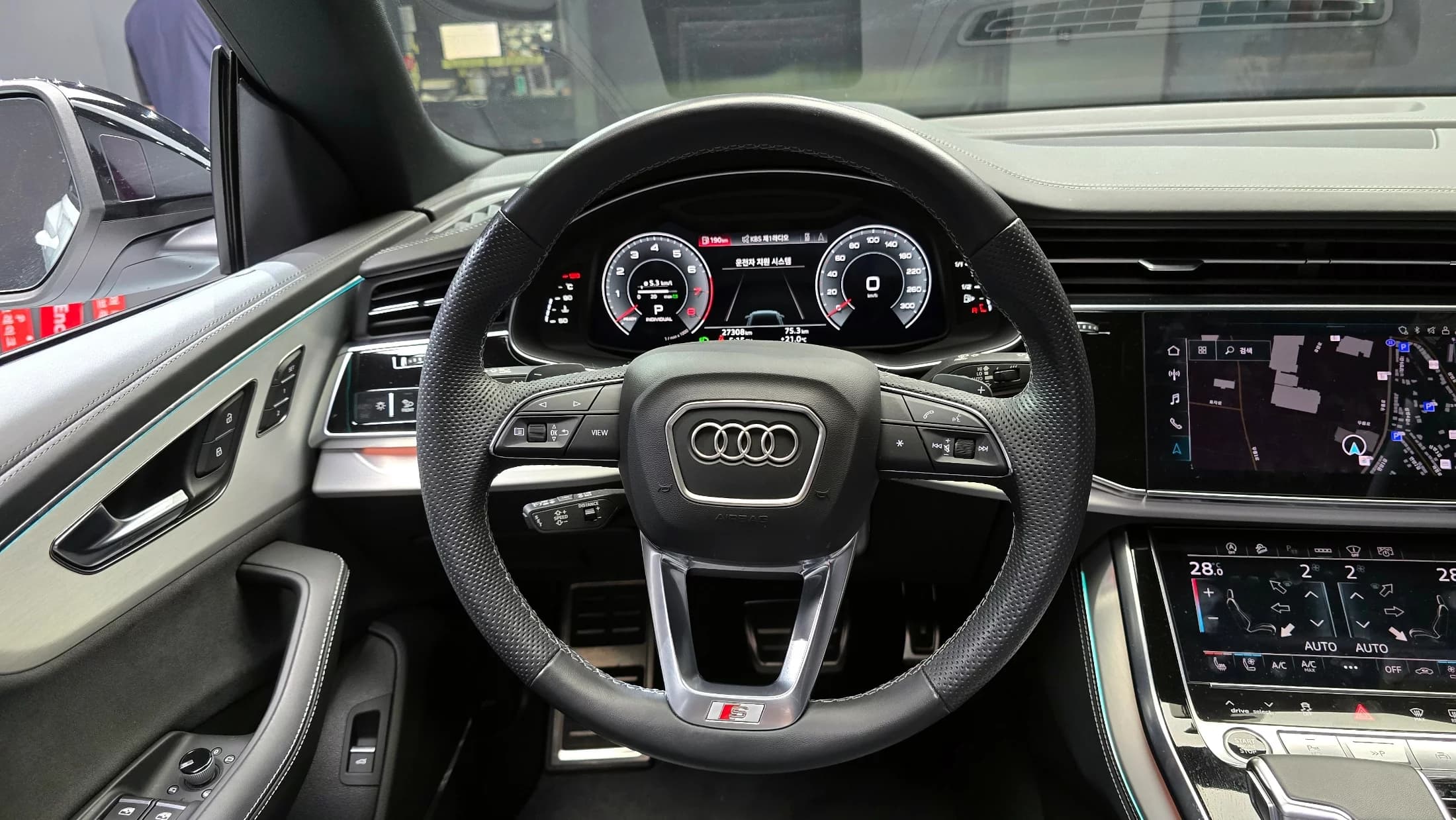 Audi Q8 55 TFSI Quattro Premium, 2023 г. 27315 км. — фото 13