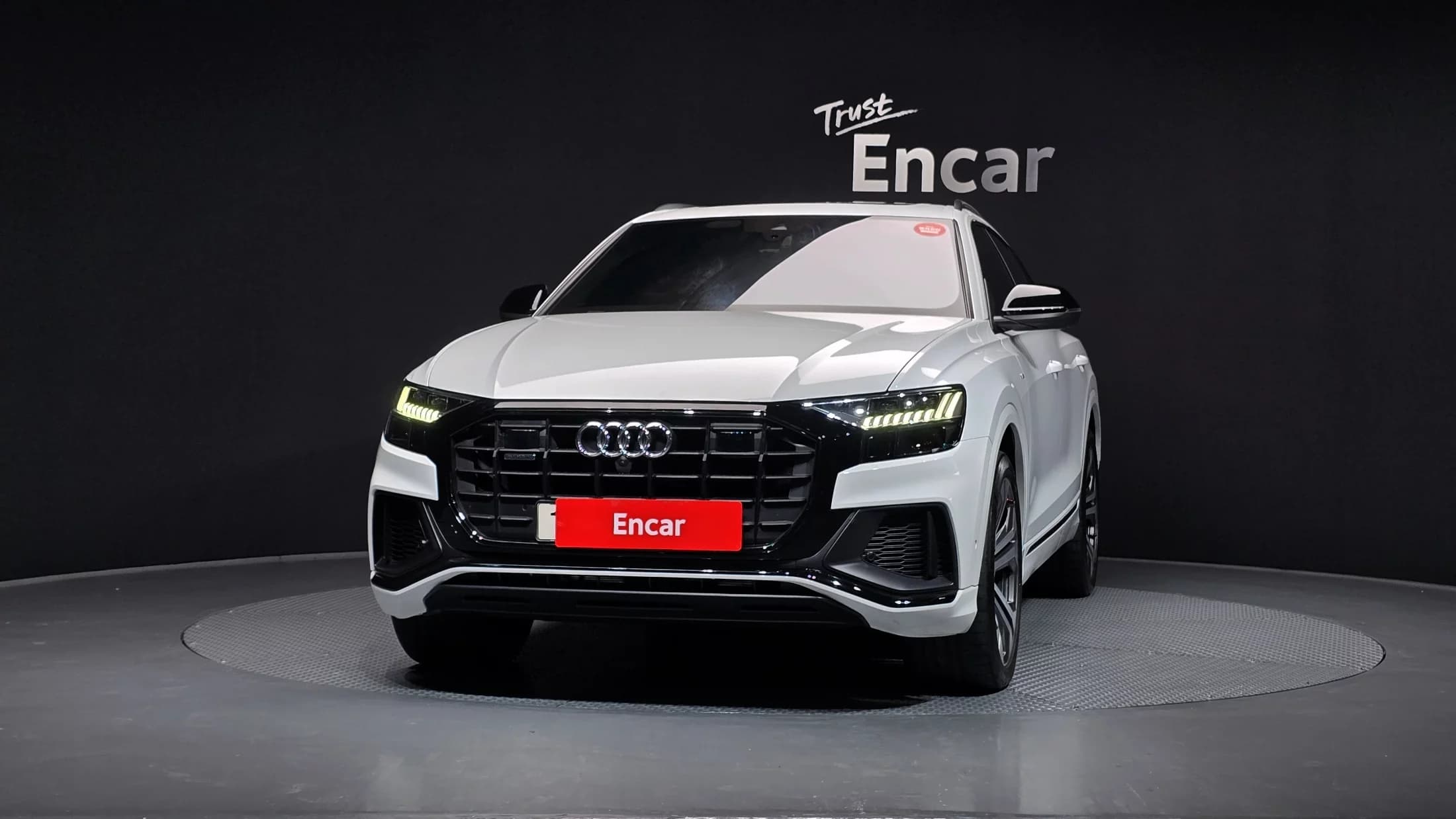 Audi Q8 55 TFSI Quattro Premium, 2023 г. 27315 км. — фото 3