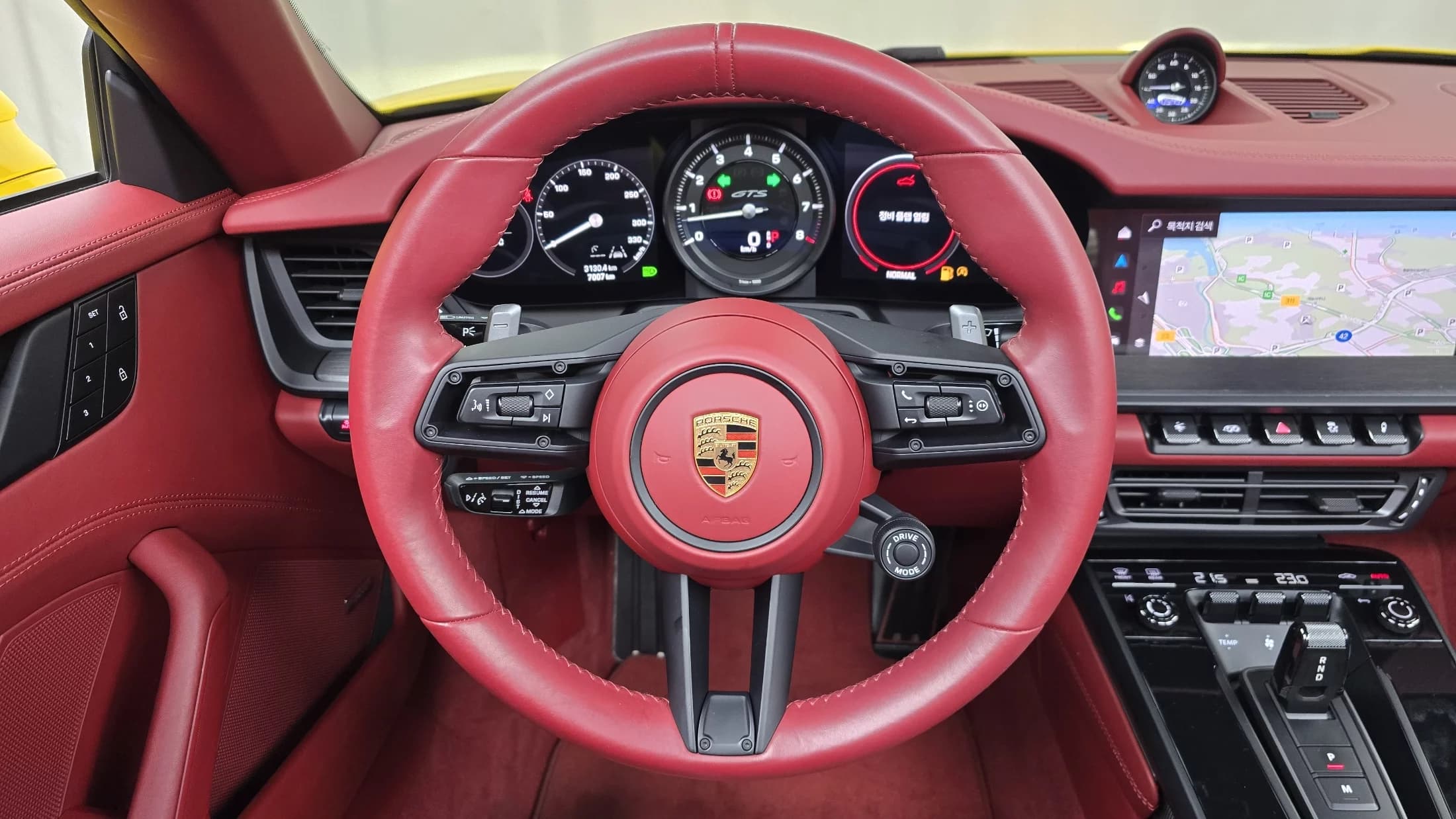 Porsche 911 Carrera 4 GTS Cabriolet, 2023 г. 7096 км. — фото 13