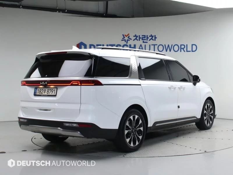 Kia Carnival 9-Seater Signature, 2023 г. 96911 км. — фото 2