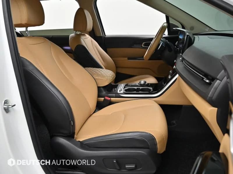 Kia Carnival 9-Seater Signature, 2023 г. 96911 км. — фото 10