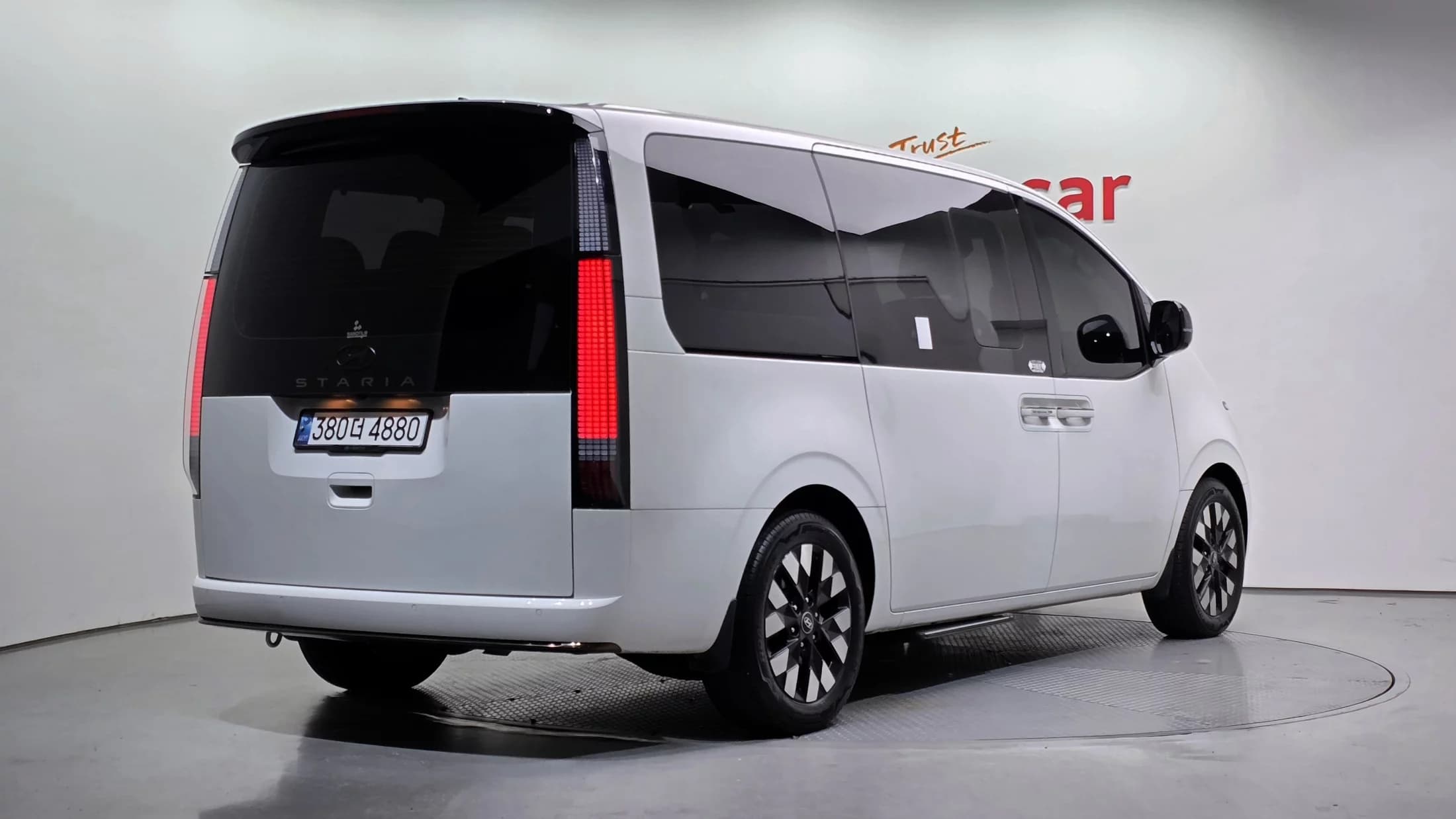 Hyundai Staria Lounge 9-Seater Inspiration, 2024 г. 40593 км. — фото 2
