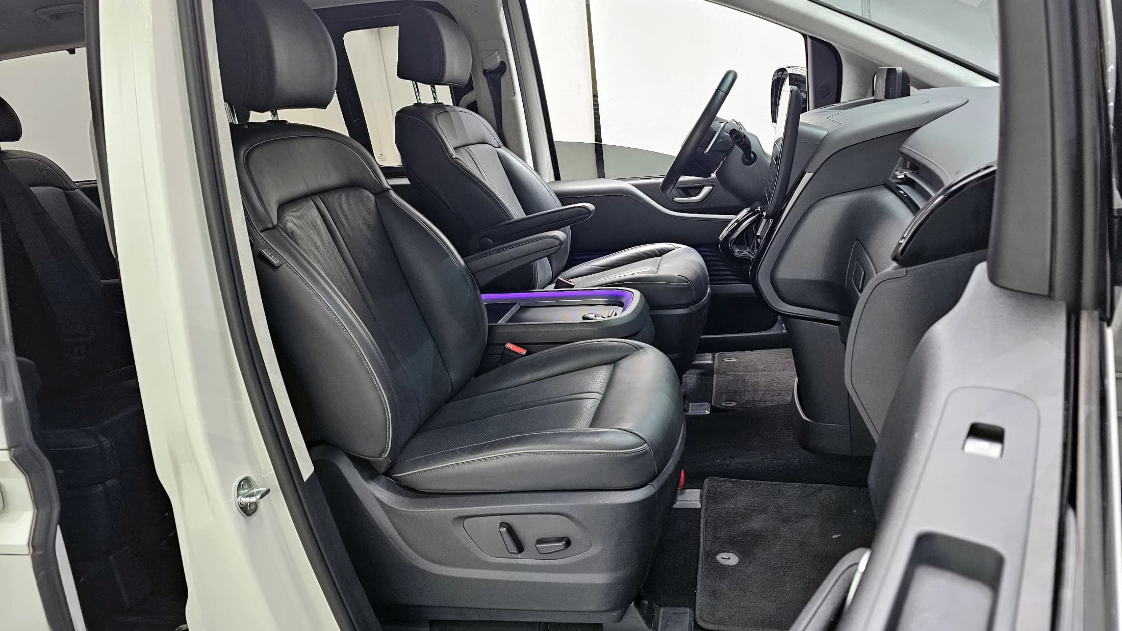 Hyundai Staria Lounge 9-Seater Inspiration, 2024 г. 40593 км. — фото 11