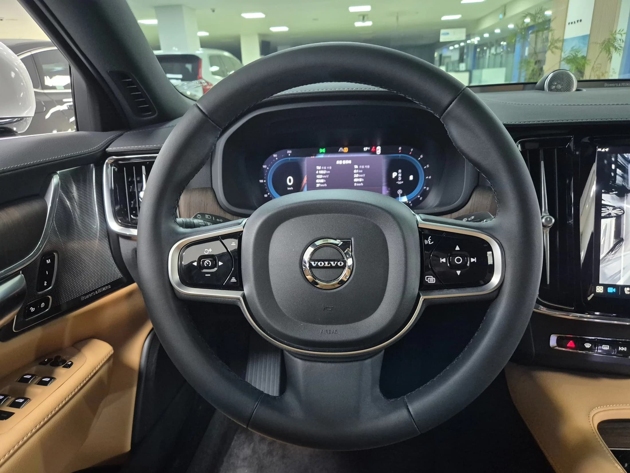 Volvo S90 B5 Ultimate Bright, 2024 г. 14238 км. — фото 8