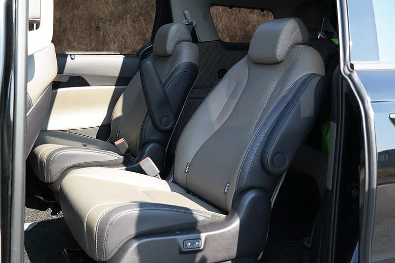 Kia Carnival 9-Seater Gravity, 2024 г. 16581 км. — фото 13