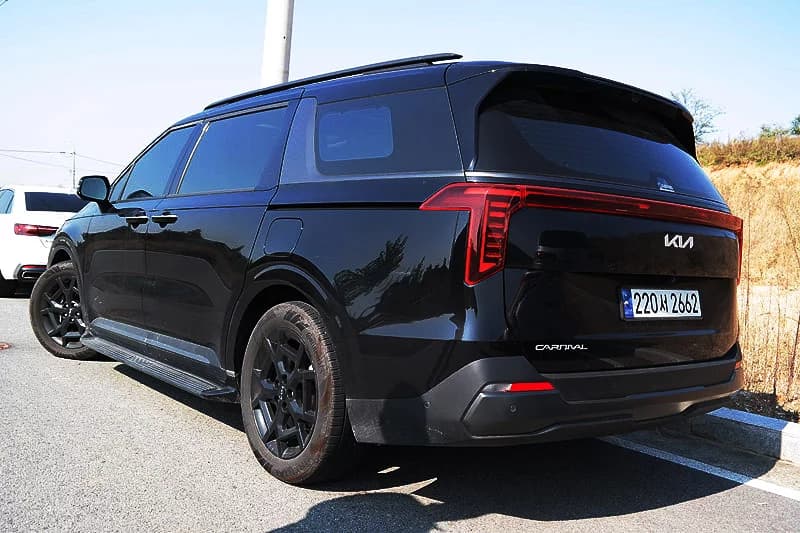Kia Carnival 9-Seater Gravity, 2024 г. 16581 км. — фото 3