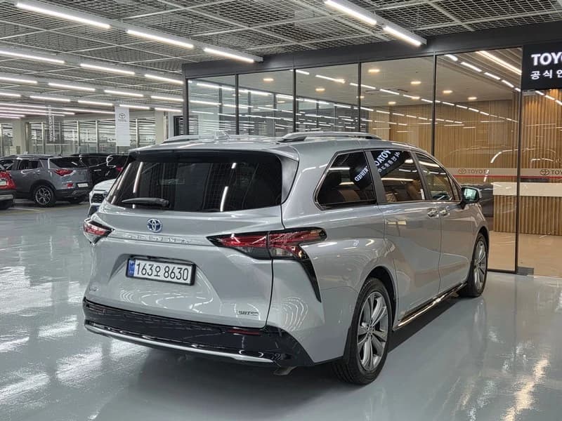 Toyota SIENNA 2.5 Hybrid 2WD, гибрид, 2025 г. 2536 км. — фото 2