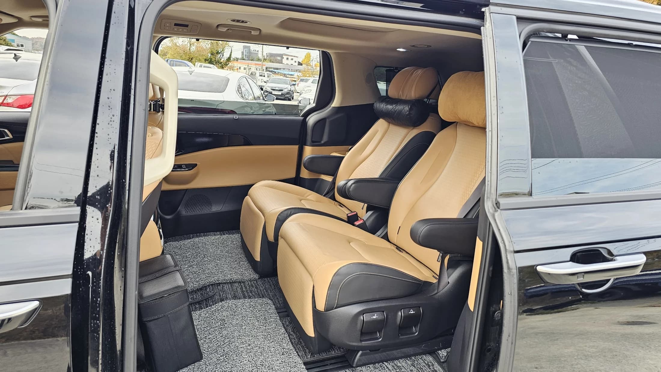Kia Carnival 7-Seater Signature, 2021 г. 68989 км. — фото 11