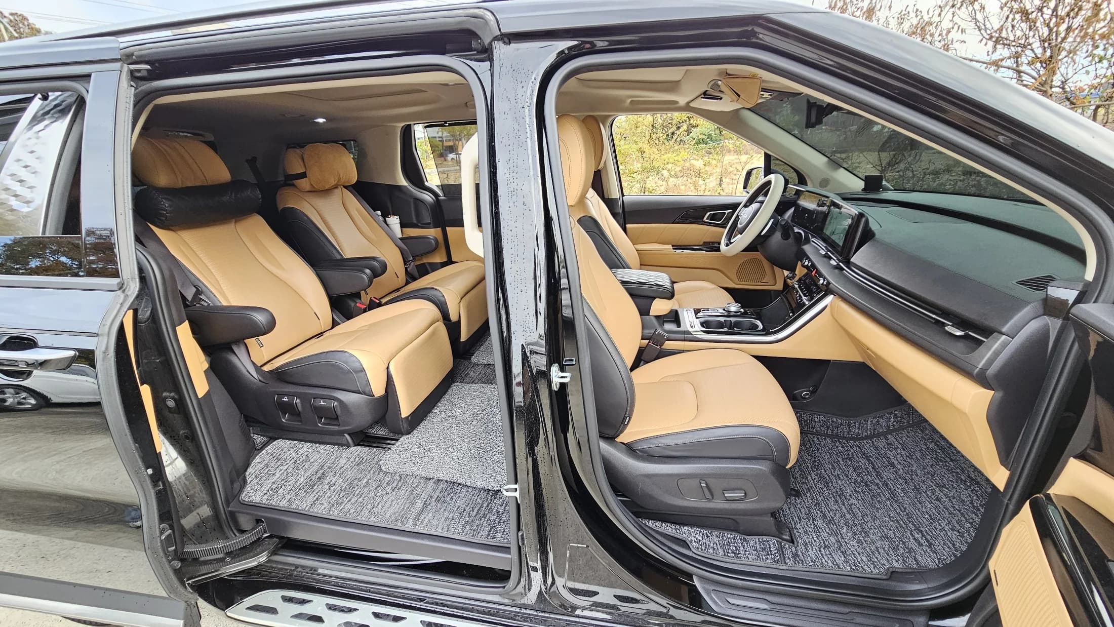 Kia Carnival 7-Seater Signature, 2021 г. 68989 км. — фото 12