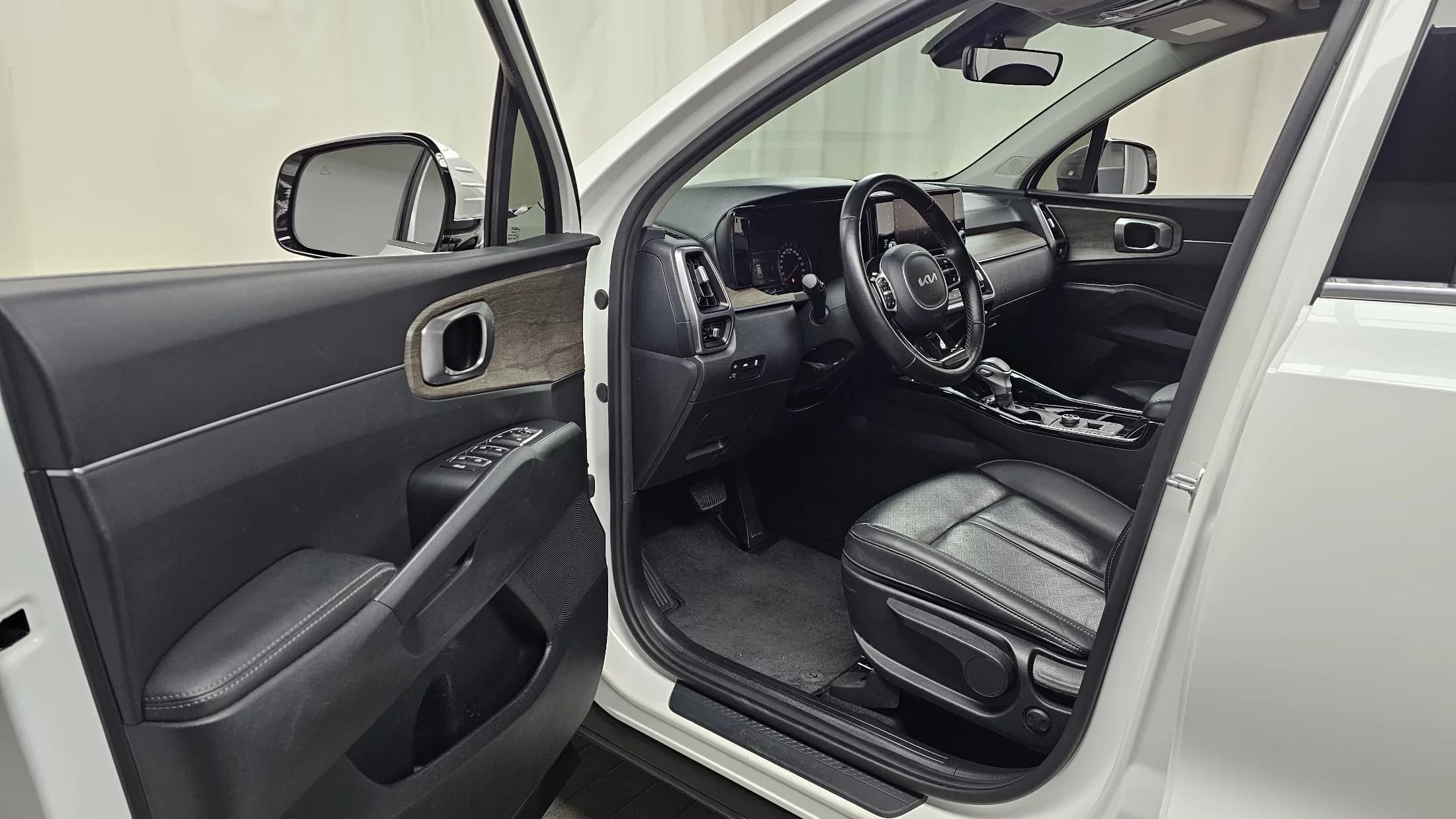 Kia Sorento Gasoline 2.5T 2WD Trendy, 2022 г. 79907 км. — фото 10