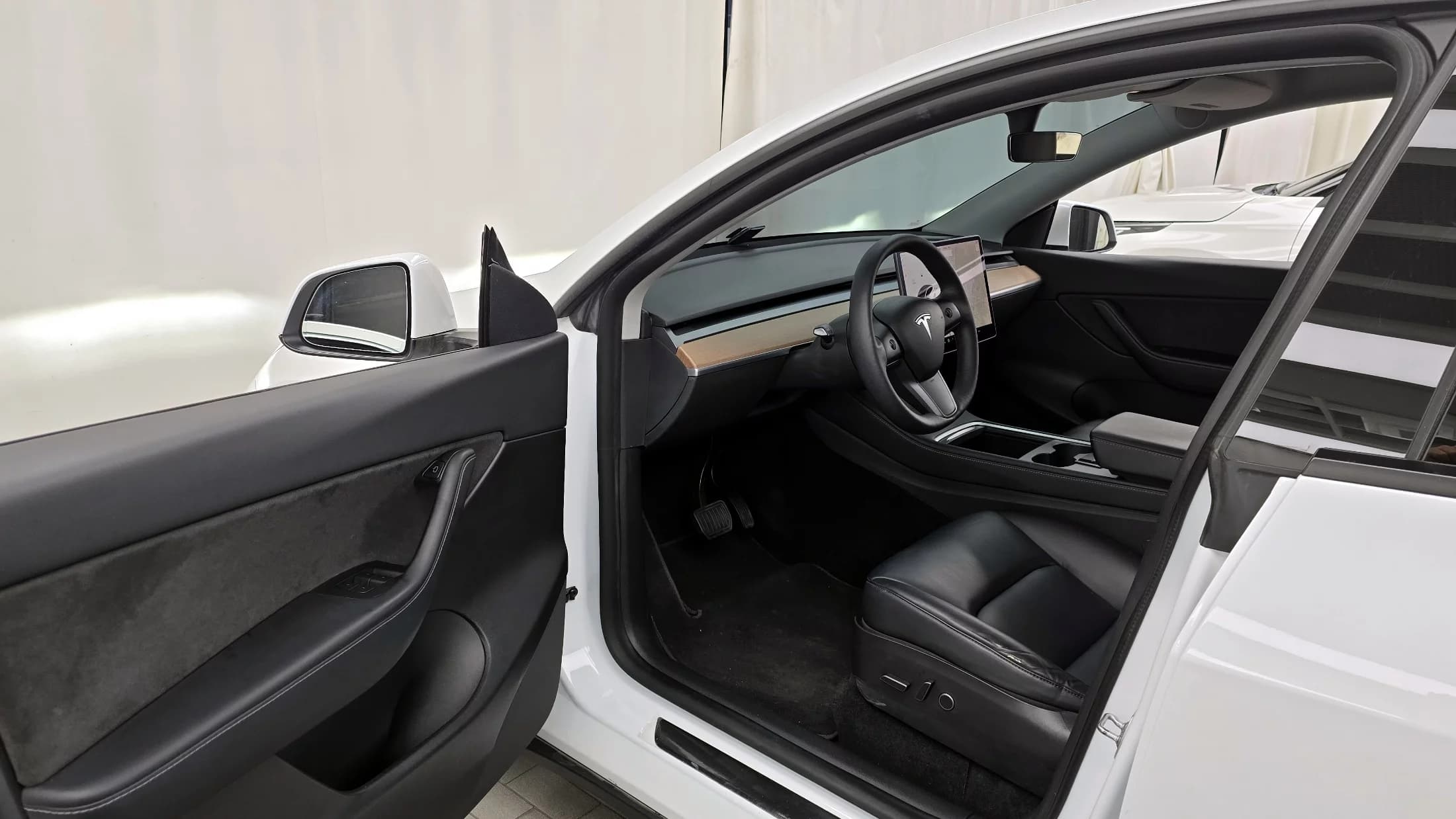 Tesla Model Y Standard Range, электромобиль, 2021 г. 90175 км. — фото 10