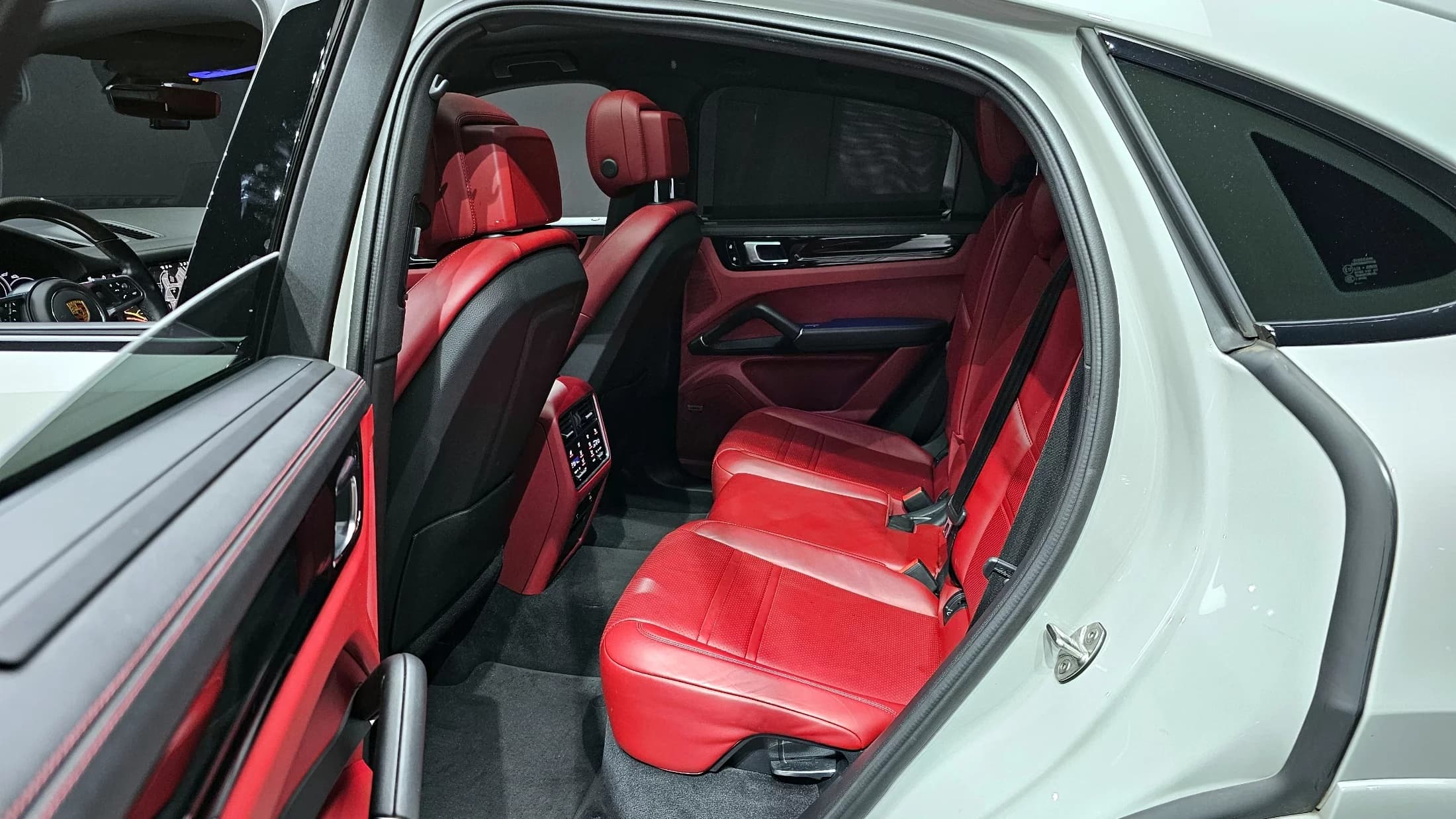 Porsche CAYENNE 3.0 Coupe, 2021 г. 33848 км. — фото 12