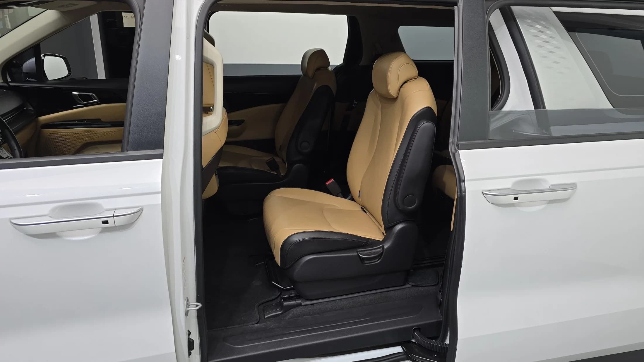 Kia Carnival 9-Seater Prestige, 2021 г. 121782 км. — фото 11